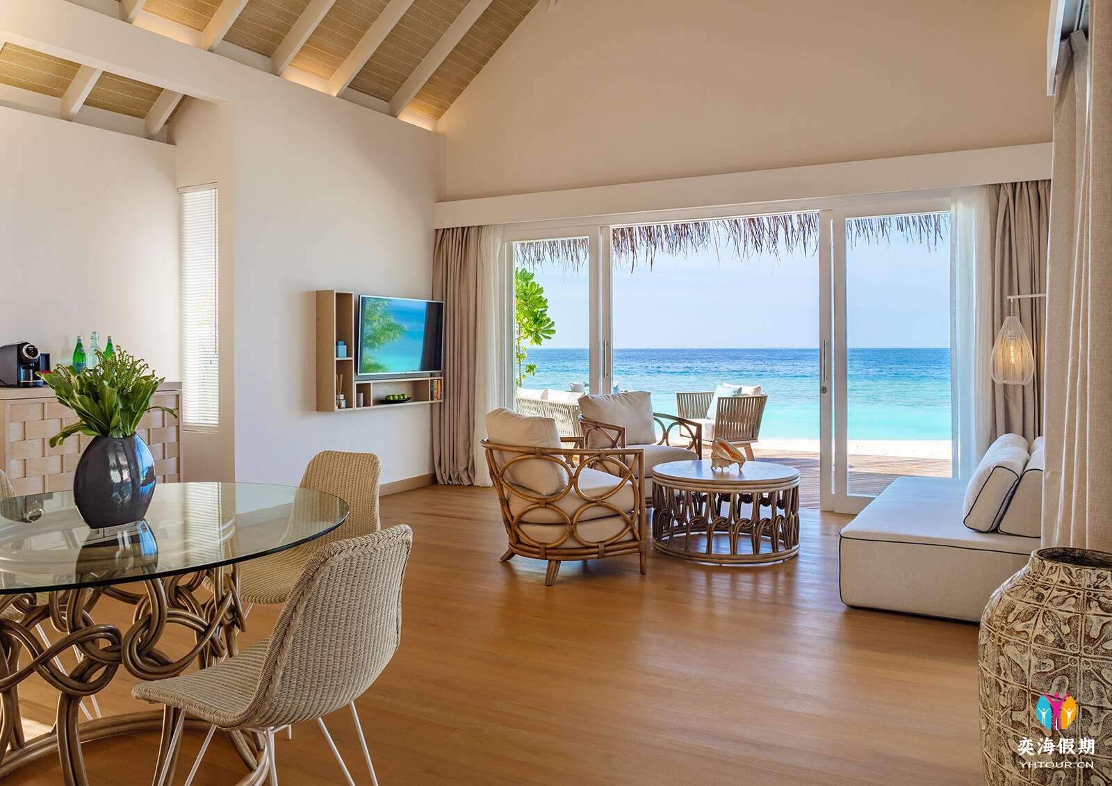 Deluxe Beach Suite with Pool_07.jpg