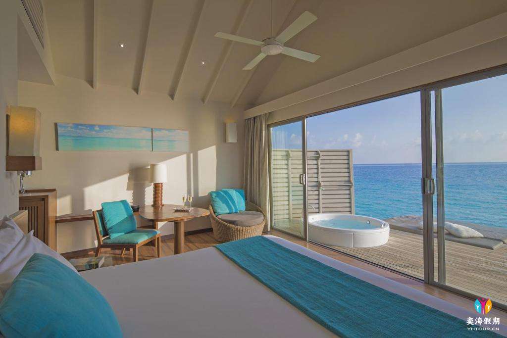 Sunset Overwater villa with Swirl Pool2.jpg