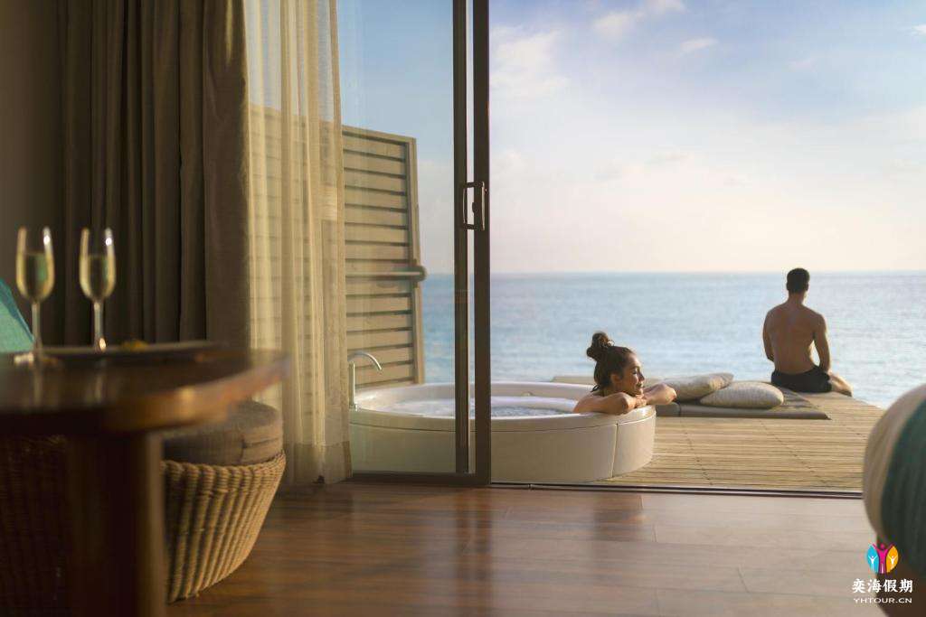 Sunset Overwater villa with Swirl Pool3.jpg