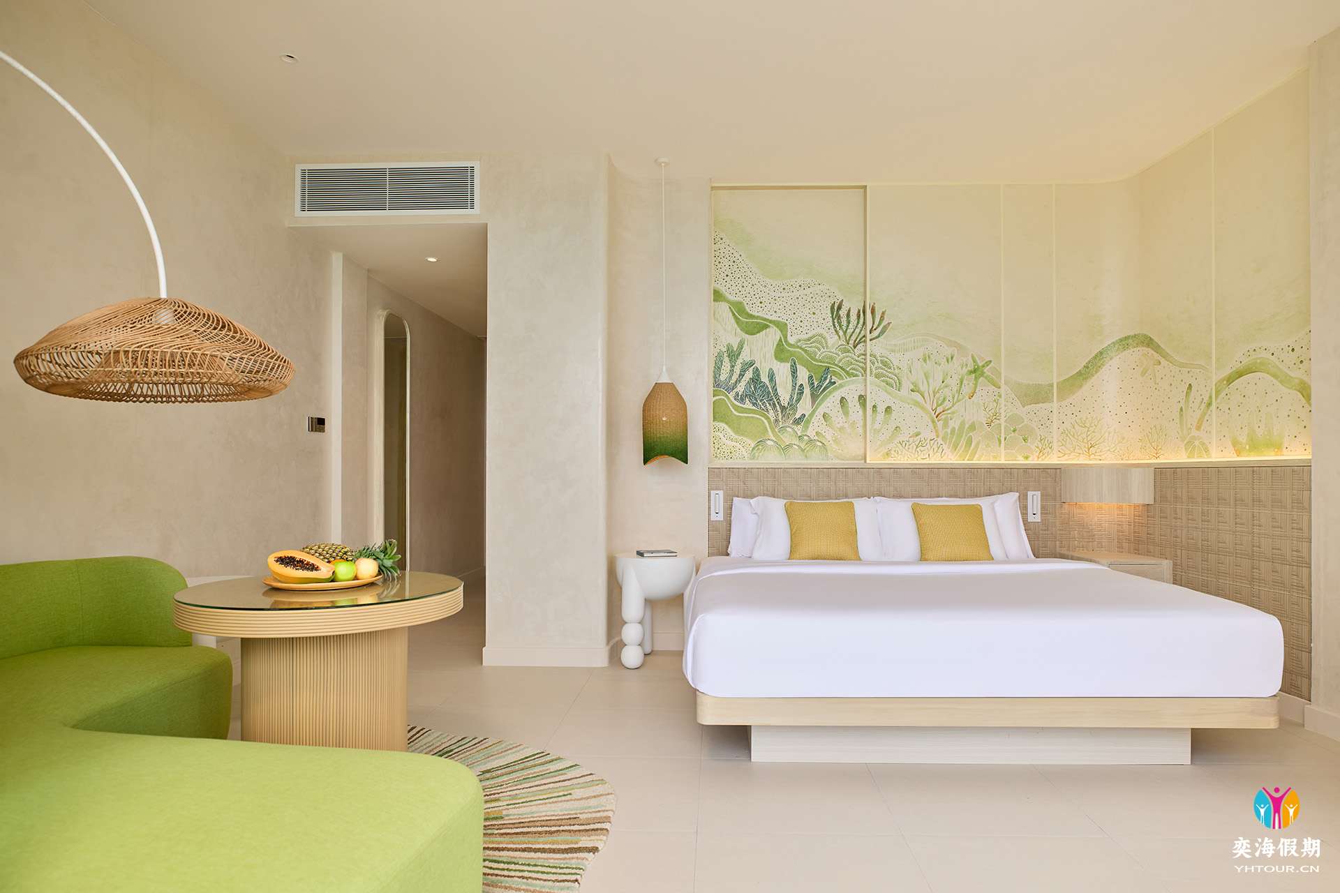 Panoramic Lagoon Room.jpg