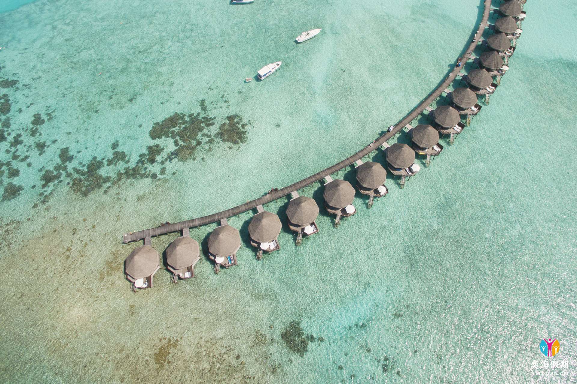 THU-HRES-Thulhagiri_Island_Water_Bungalow_Aerial2.JPG