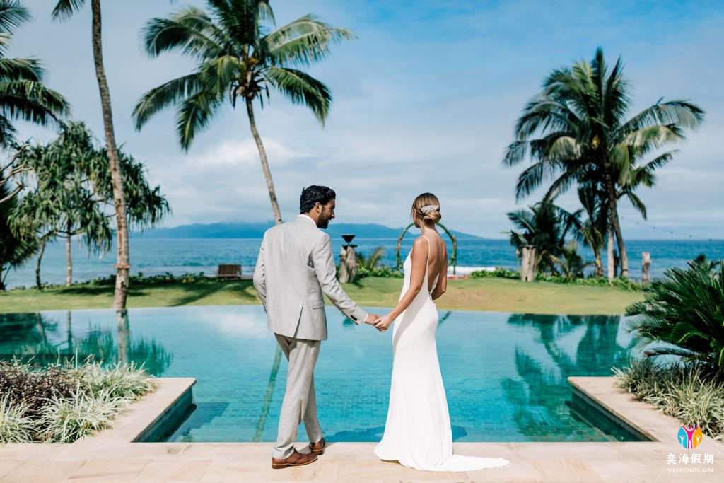 Wedding_Couple-near-pool_Nanuku-Resort-Fiji-1024x683.jpg