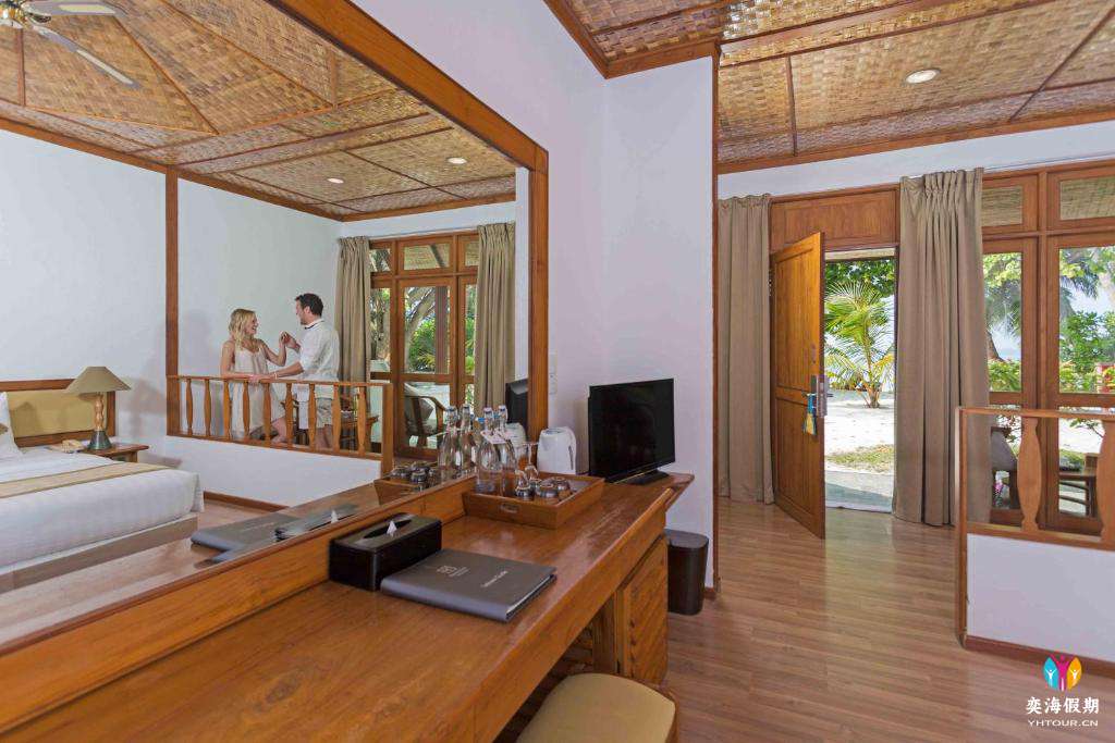Standard Beachfront Room (3).jpg