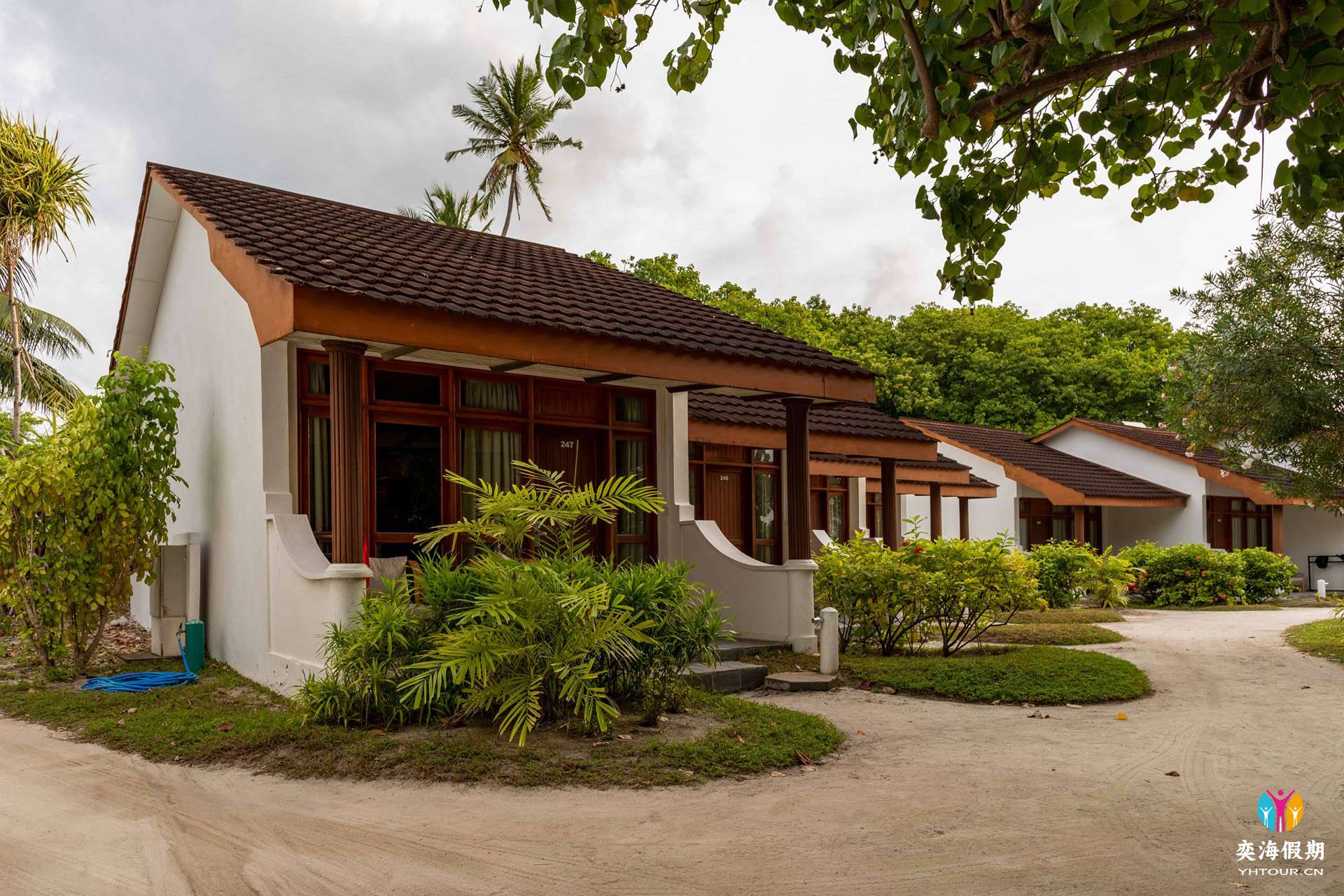 Standard-Beachfront-Bandos-Maldives-scaled.jpg