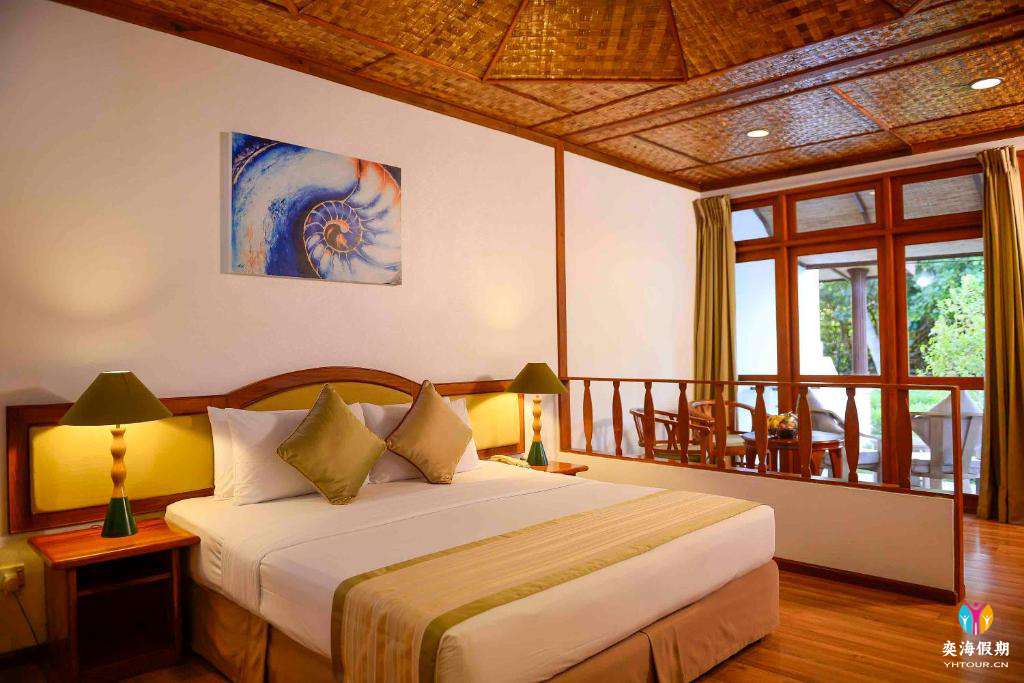 Standard Beachfront Room (1).jpg