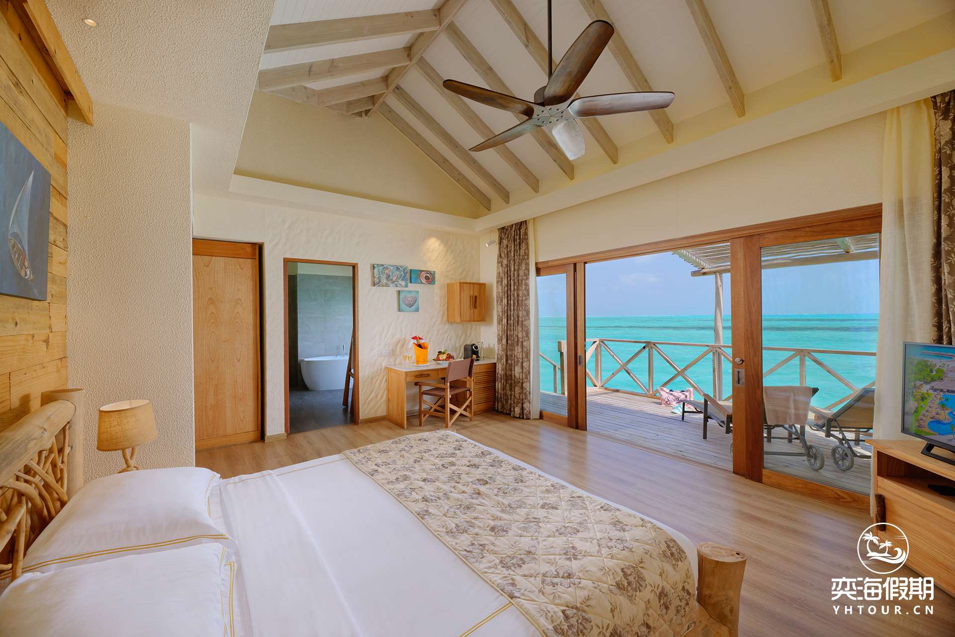 Aqua Suite Main_YnM-1017.jpg