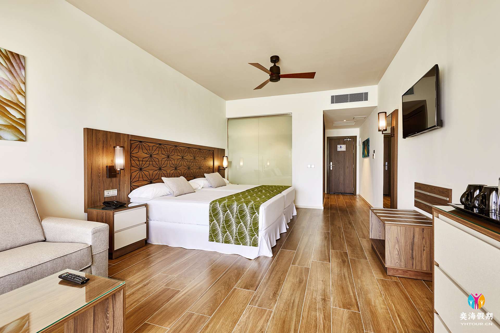 ATO_19_033 - Beach room.jpg