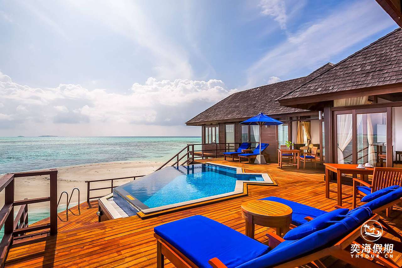 Presidential Water Suite 2 Bedroomom2.jpg