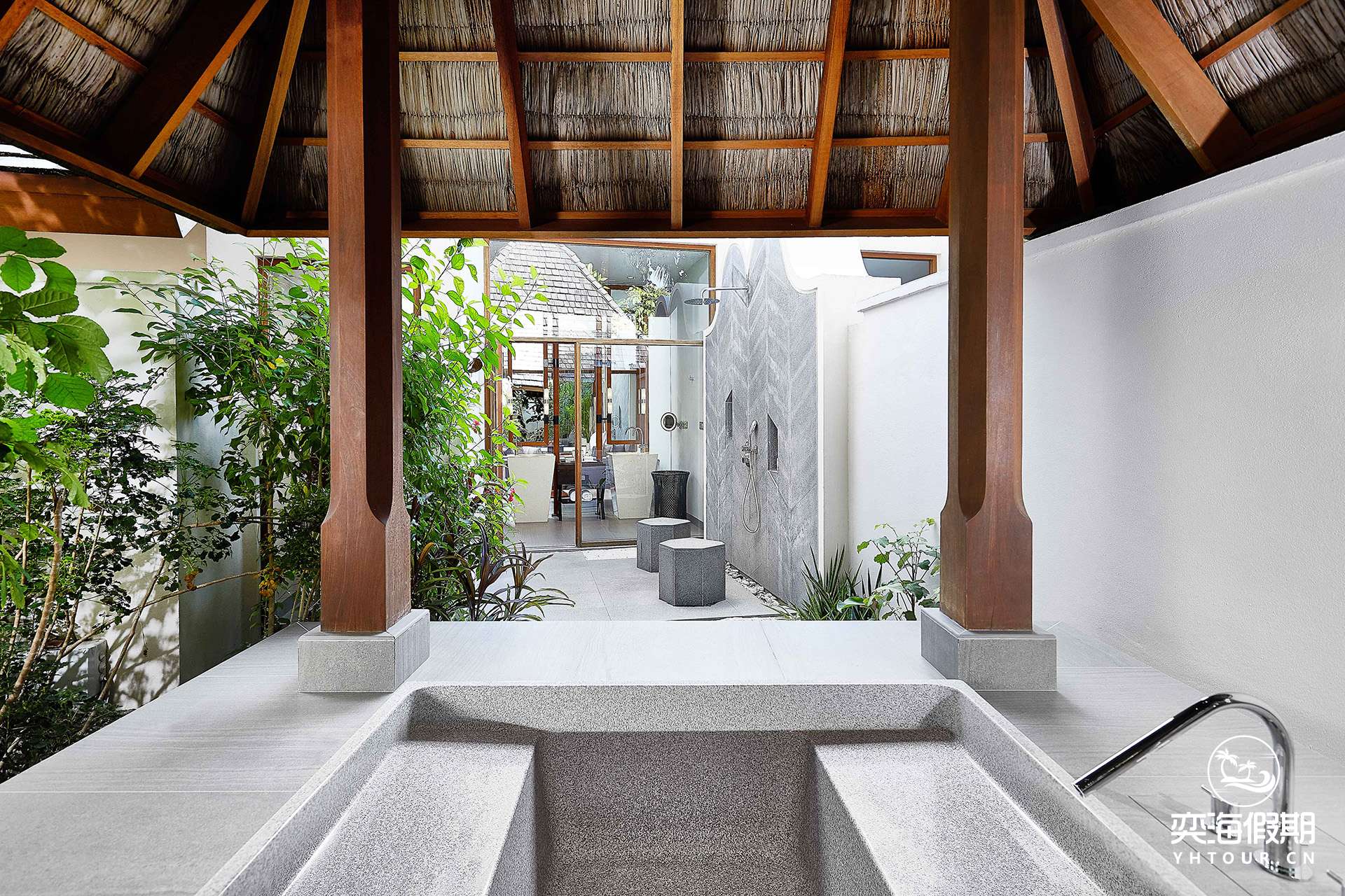 Beach Villa Bathing Pavilion credit Justin Nicholas.jpg