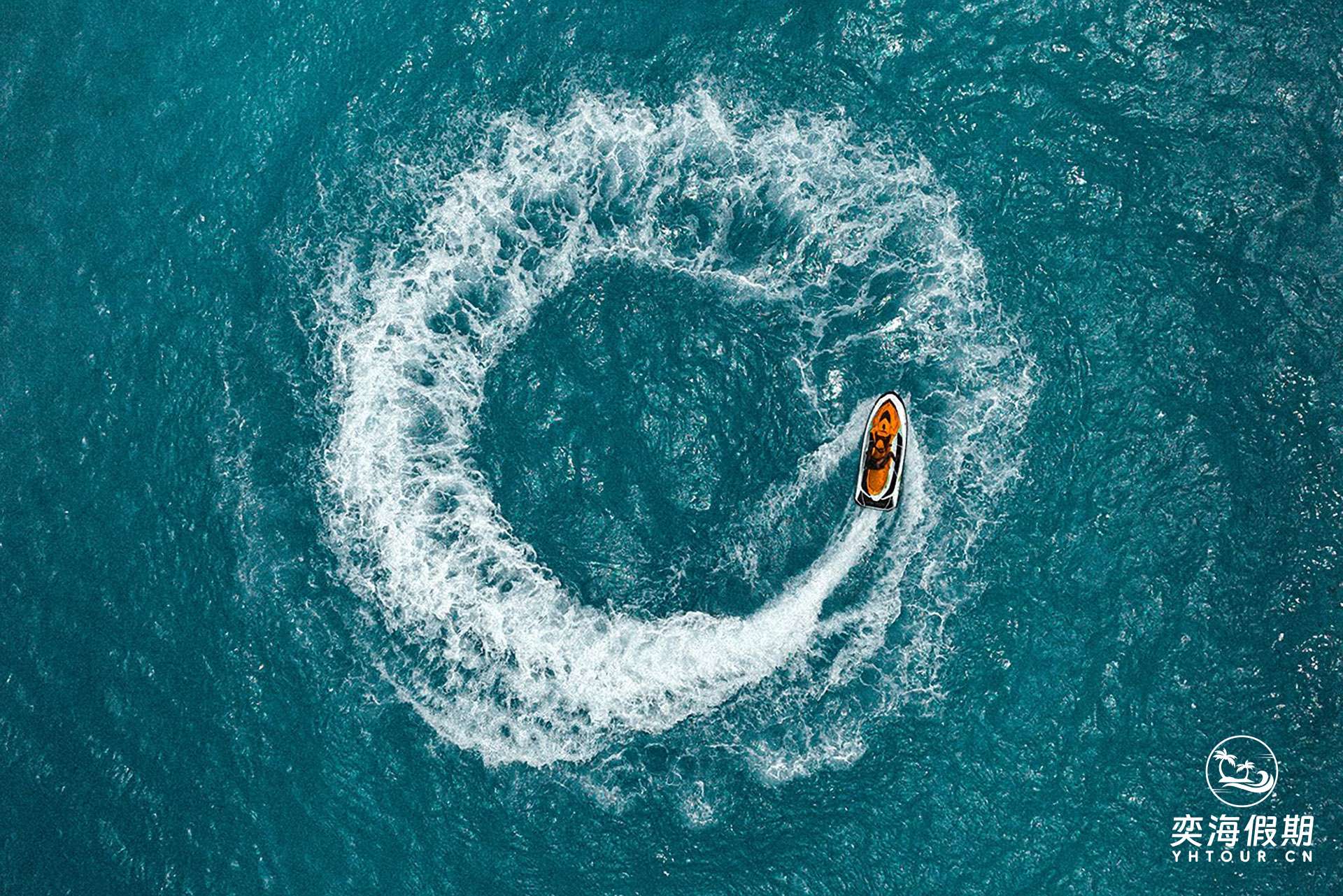 Villa Park - Lifestyle - Water Sports - Jetski - Large.jpg