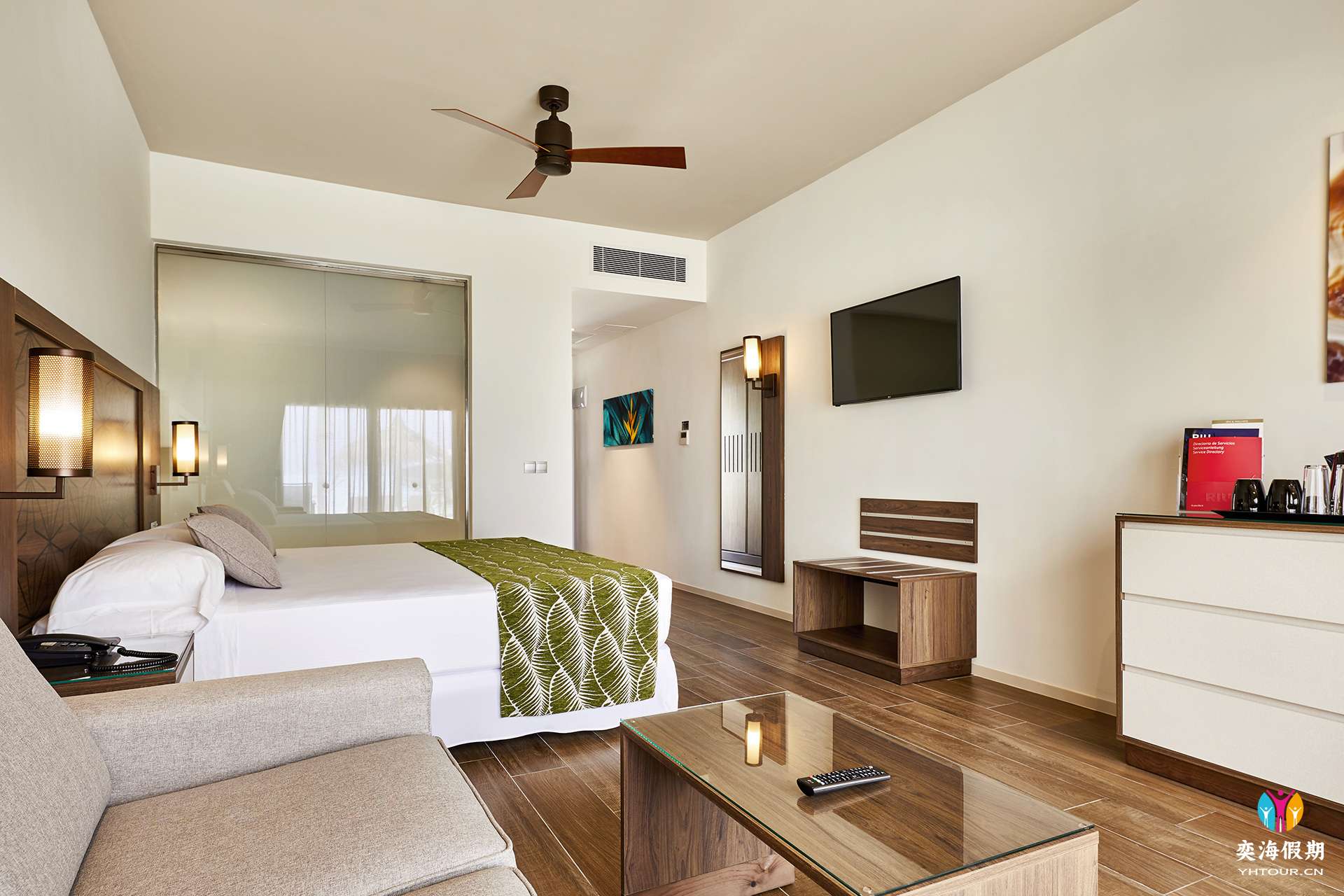 ATO_19_027 - Beach room.jpg