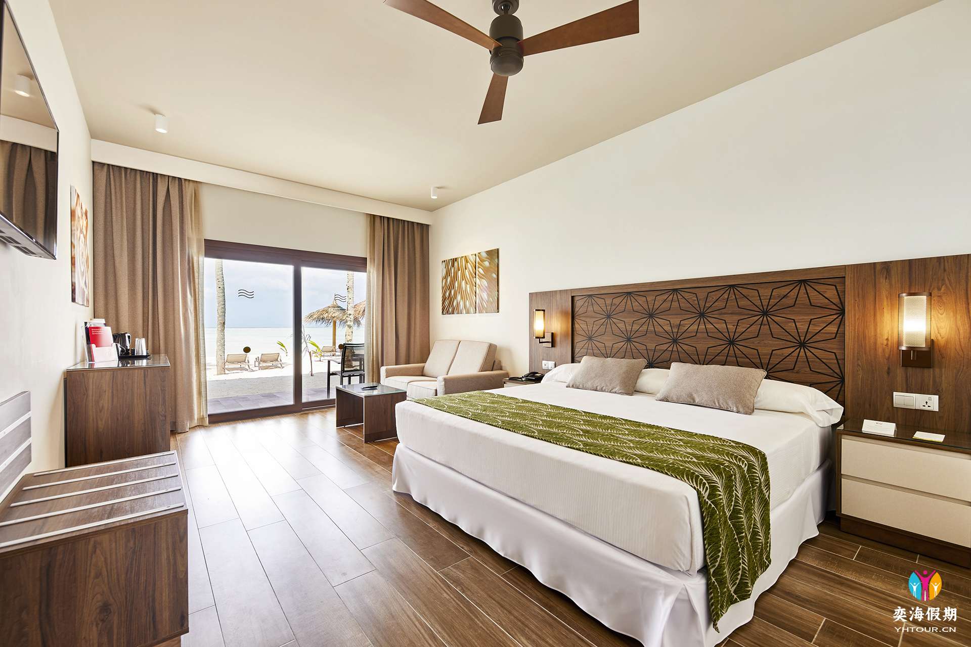 ATO_19_026 - Beach room.jpg