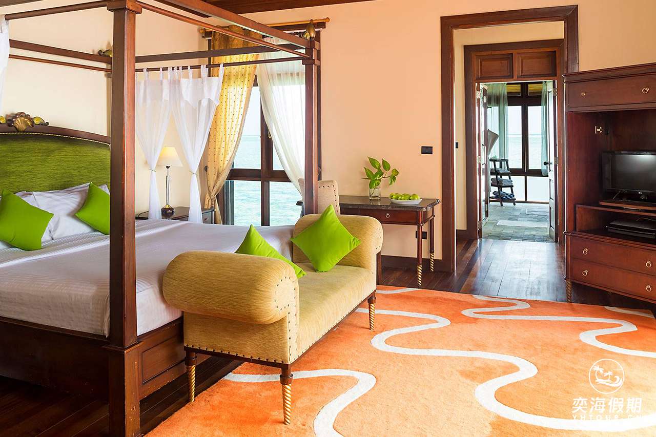 Presidential Water Suite 2 Bedroomom1.jpg