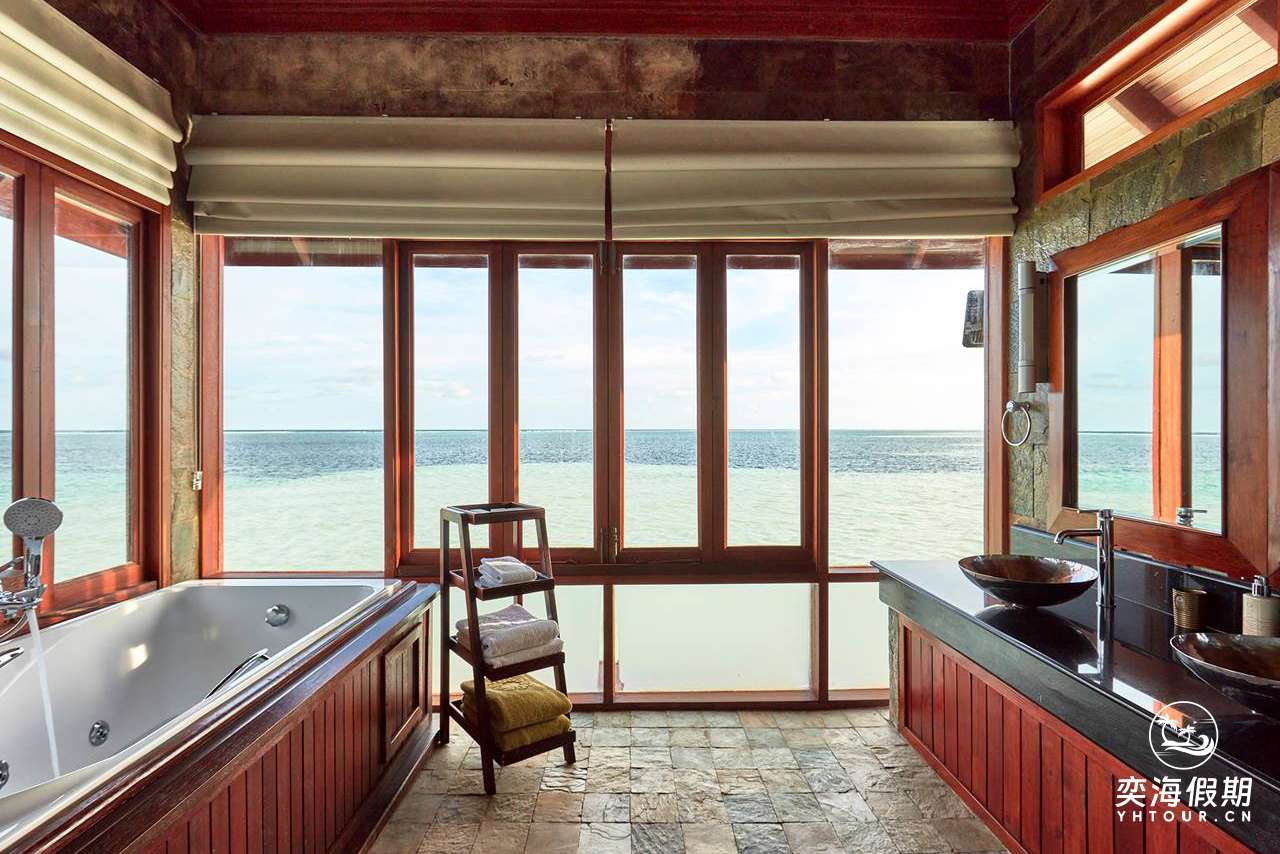 Presidential Water Suite 2 Bedroomm.jpg