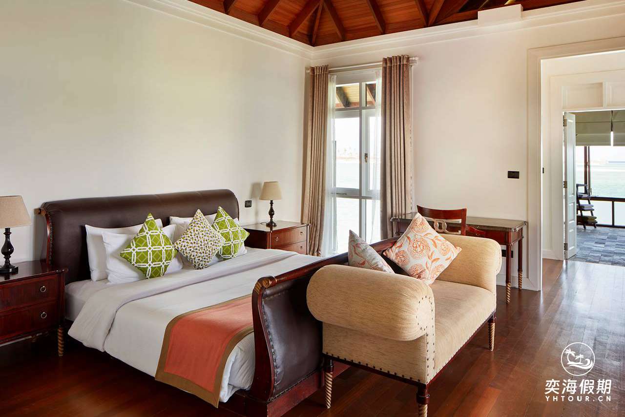 Presidential Water Suite 2 Bedroomdroom.jpg
