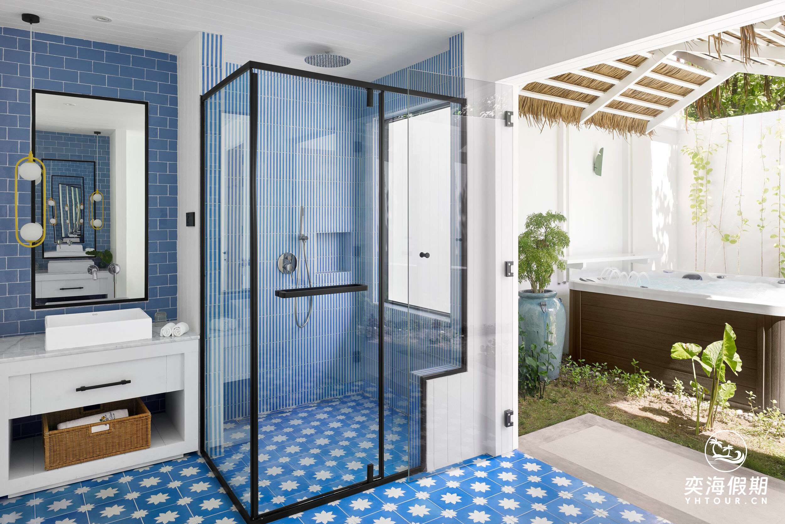 Villa Park - Deluxe Beach Pool Villa - Bath - Large.jpg