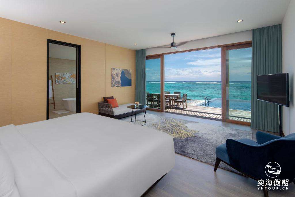 Presidential Water Villa (3).jpg