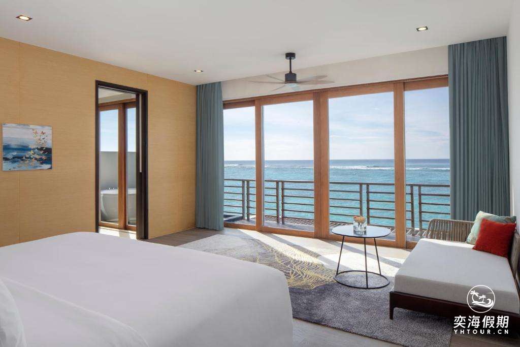 Presidential Water Villa (5).jpg
