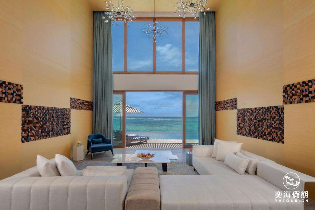 Presidential Water Villa (1).jpg