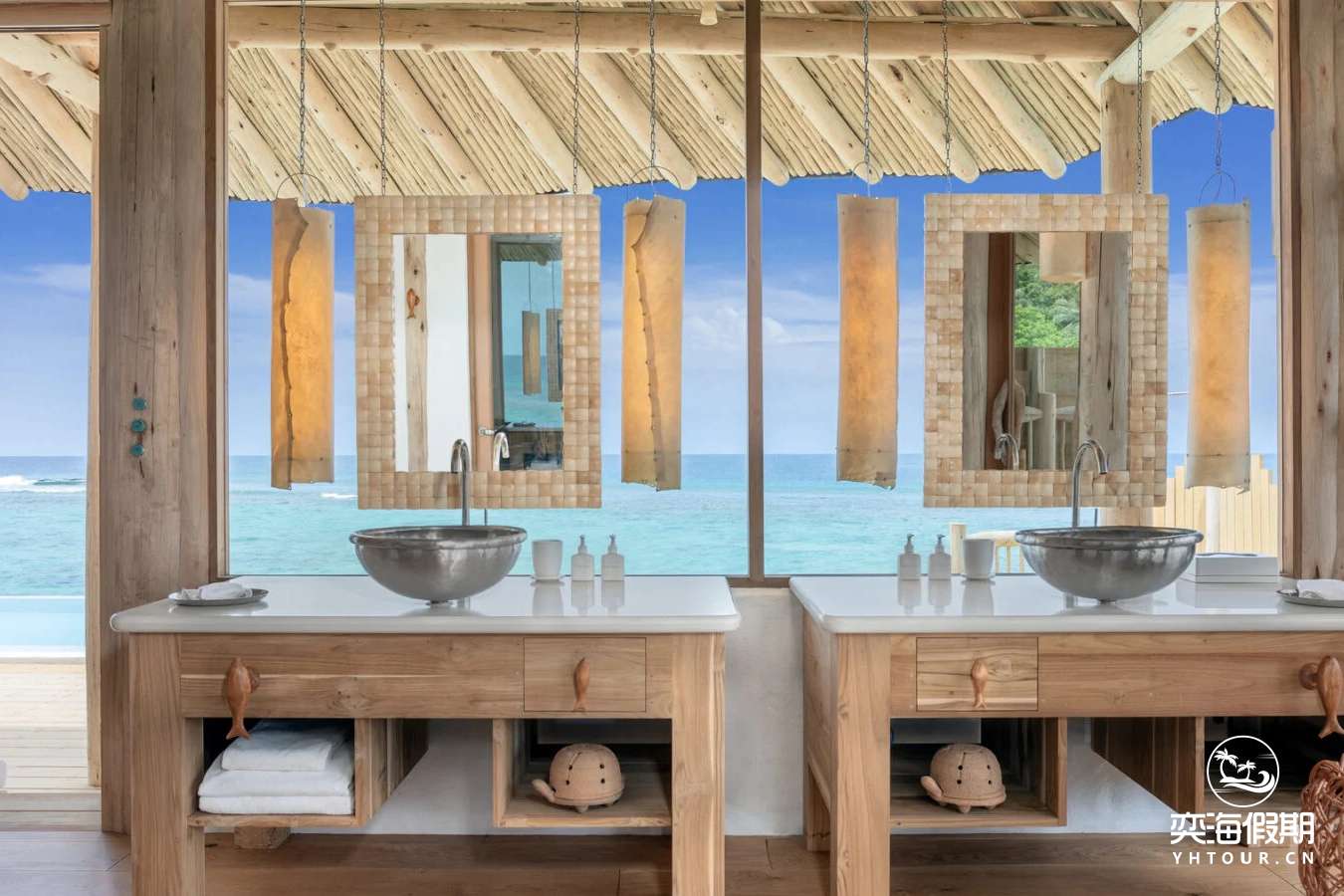 14564_Soneva-Fushi-1-Bedroom-Water-Retreat-with-Slide-1600x900.webp.jpg