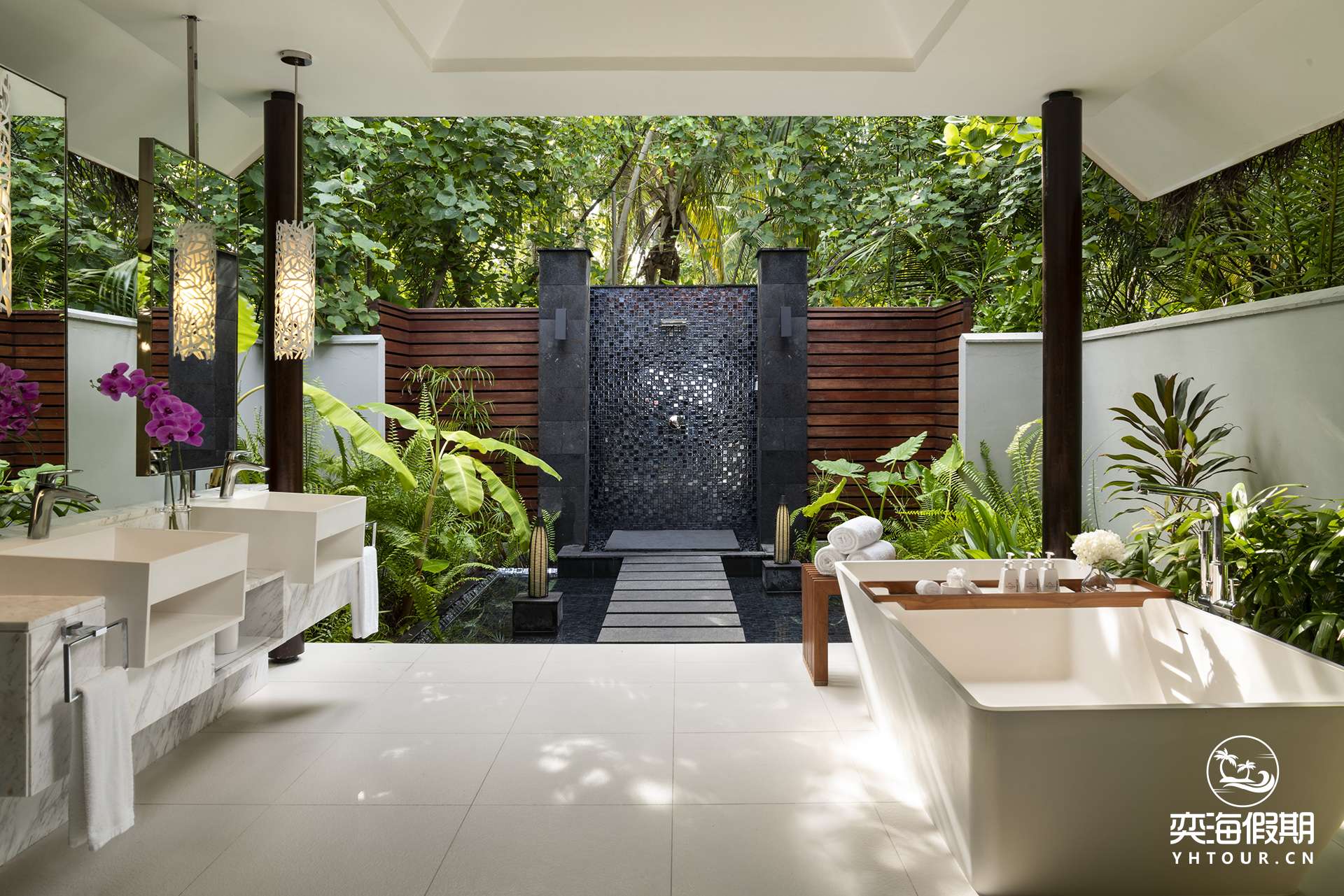 Deluxe_Family_Beach_Pool_Villa_Bathroom_Day.jpg