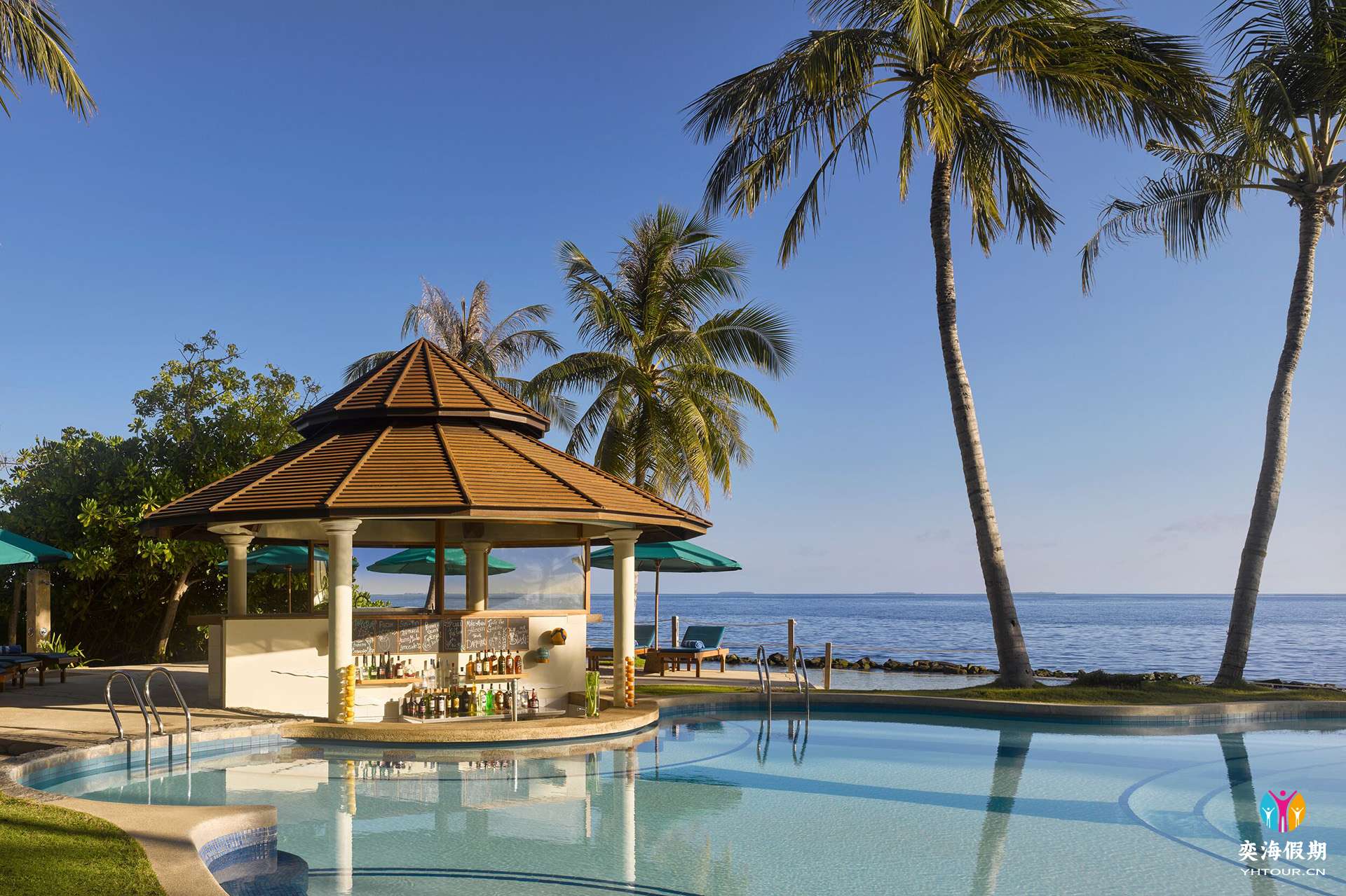Royal Island - Pool Bar - Poolside - Large.jpg