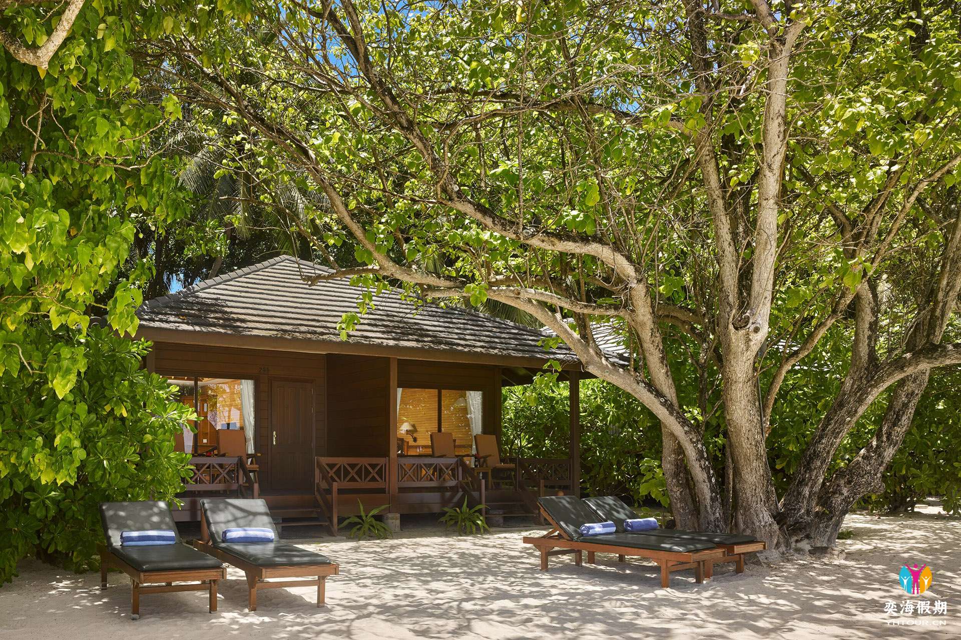 Royal Island - Beach Villa - Exterior - Large.jpg