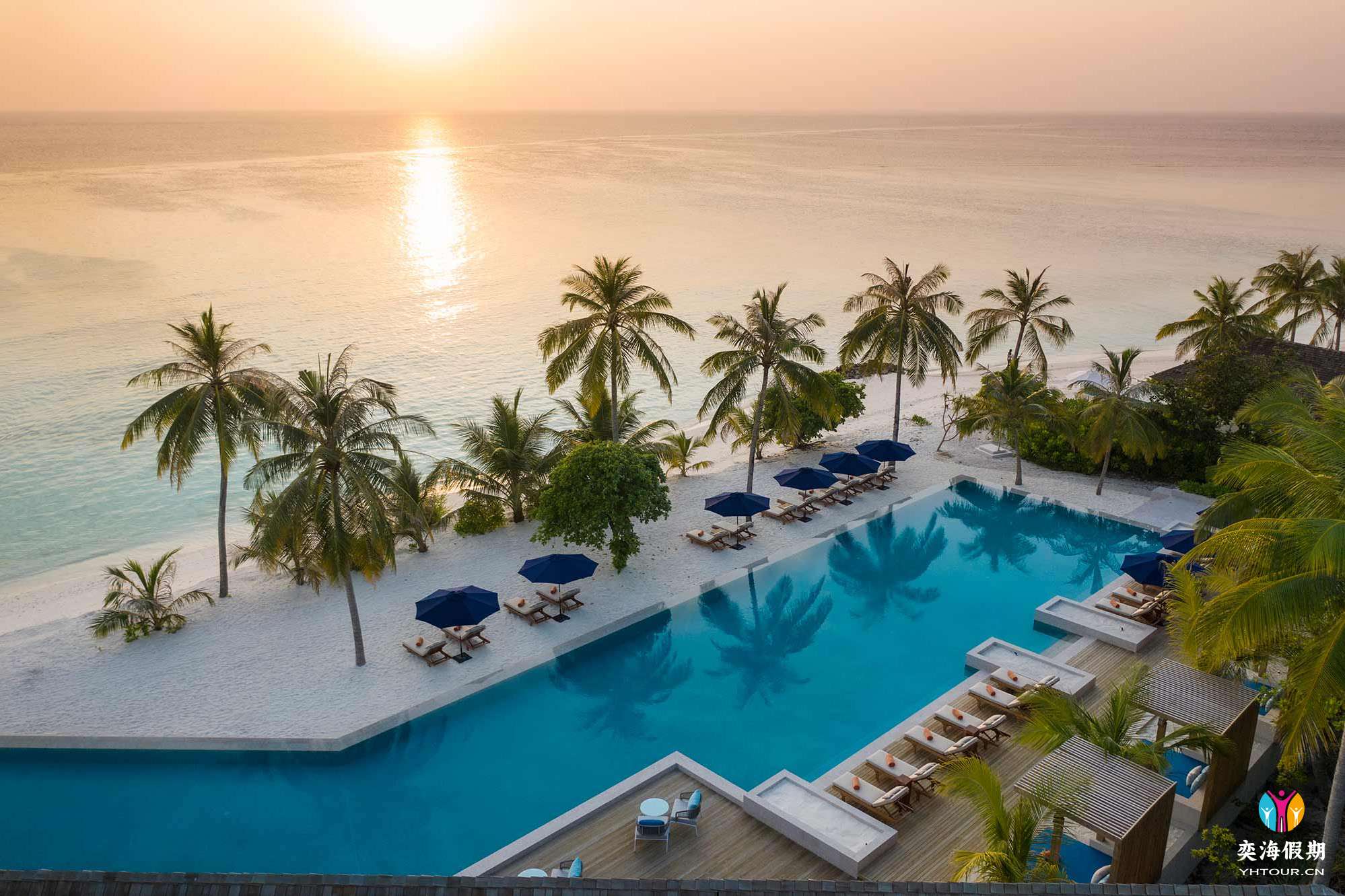 SUNSET POOL AND BAR2.jpg