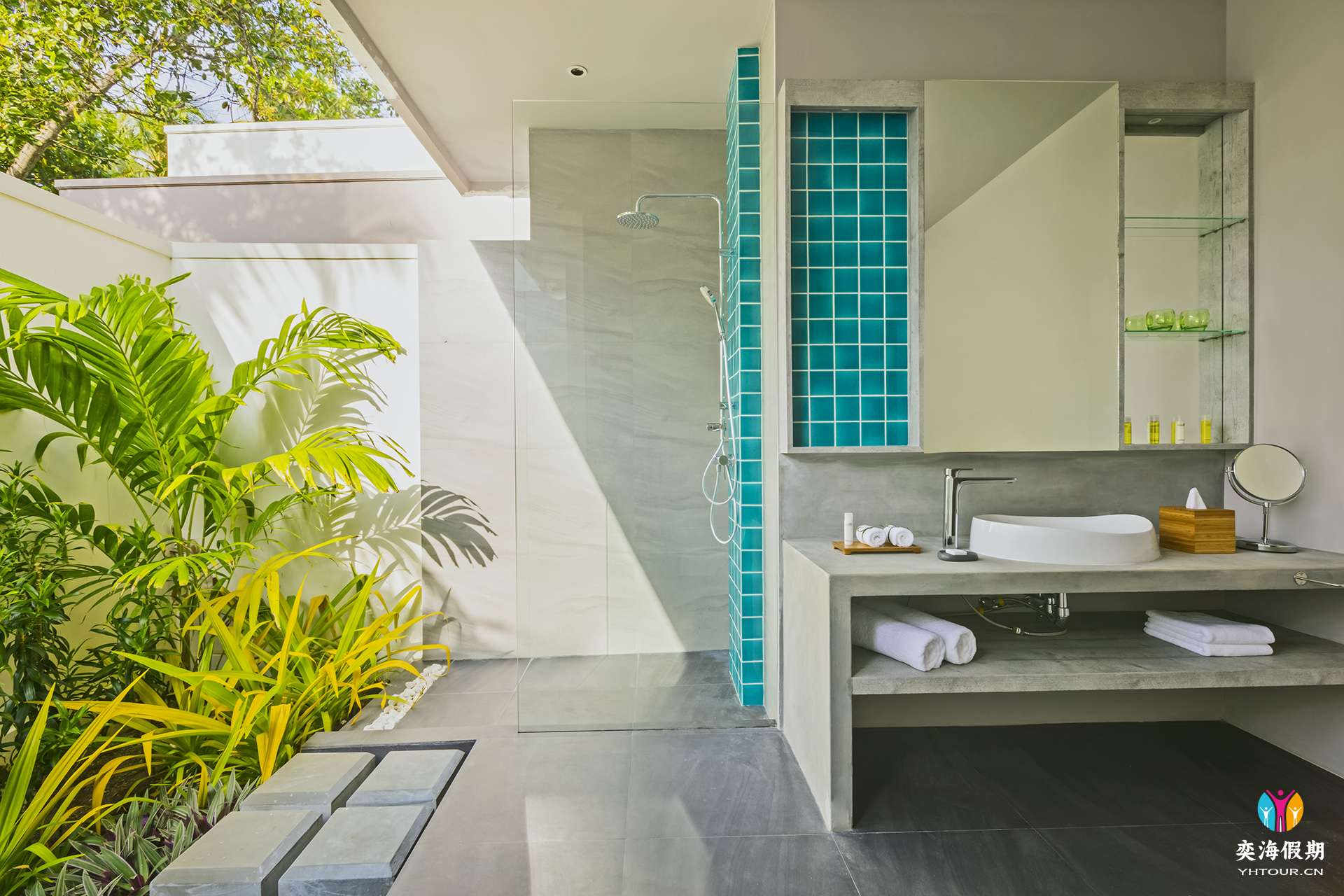 Deluxe Beach Bungalow (2).jpg