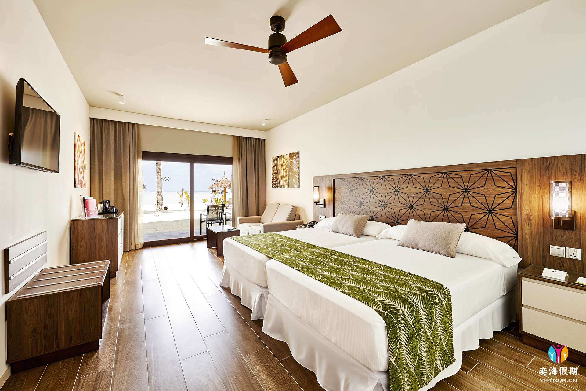 ATO_19_032 - Beach room.jpg