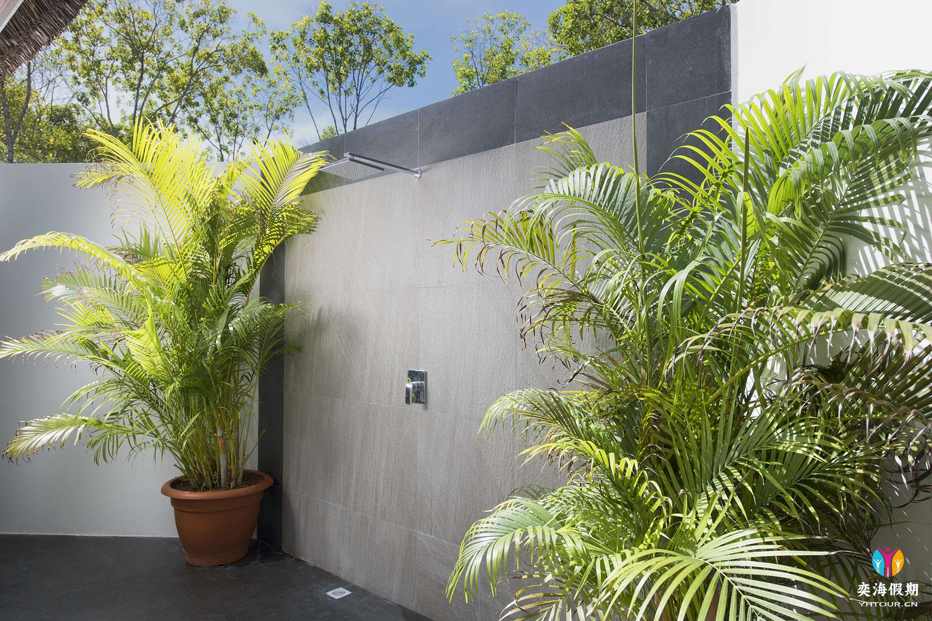 DreamLand-Beach Bungalow Bathroom Outdoor Shower.jpg