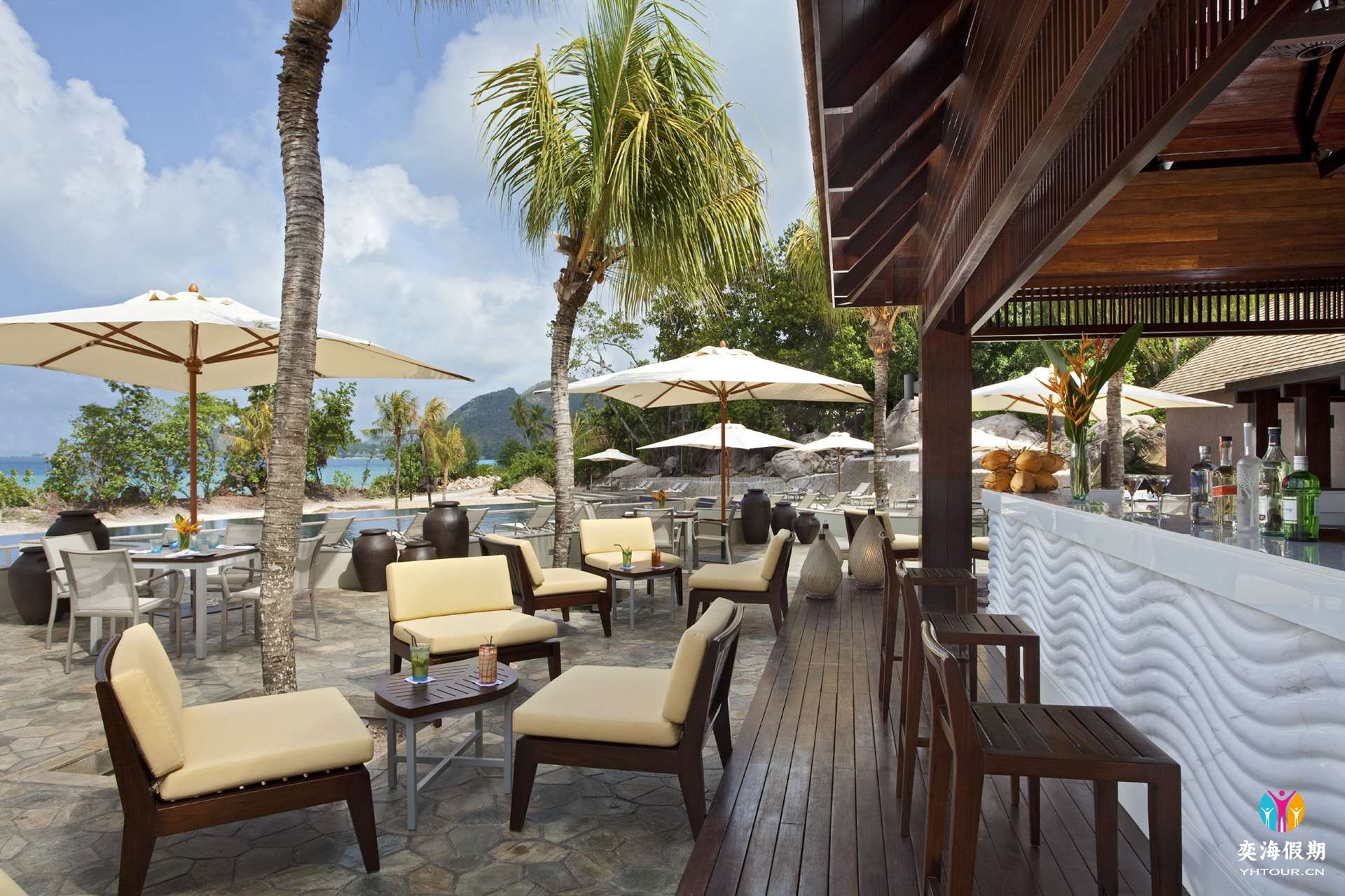 RAF - Curieuse Pool Bar.JPG