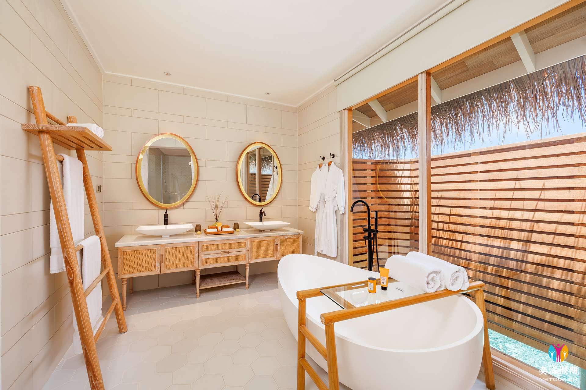 Milaidhoo Ocean Residence_Twin Bathroom.jpg
