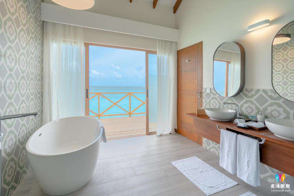 Joy Lagoon Suite (3).jpg