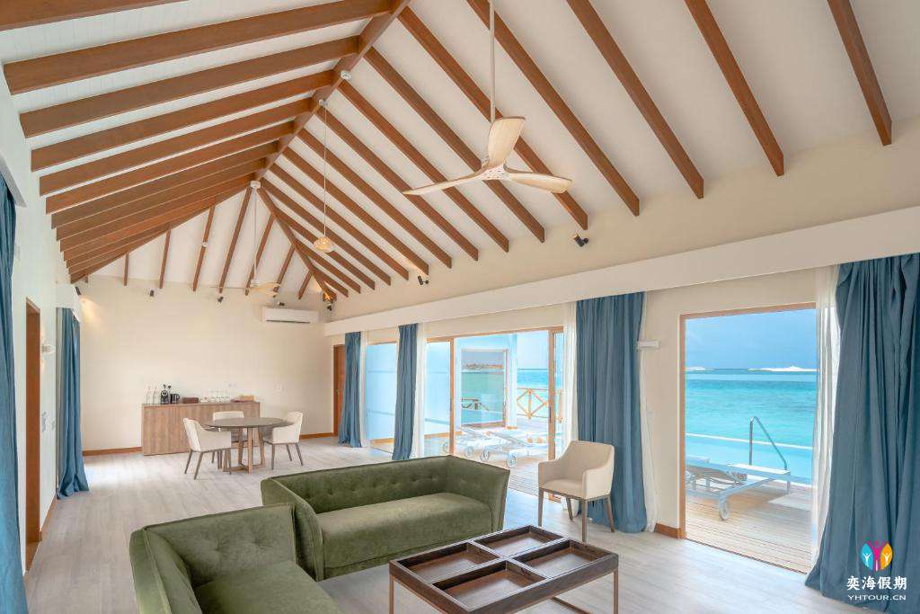 Joy Lagoon Suite (2).jpg