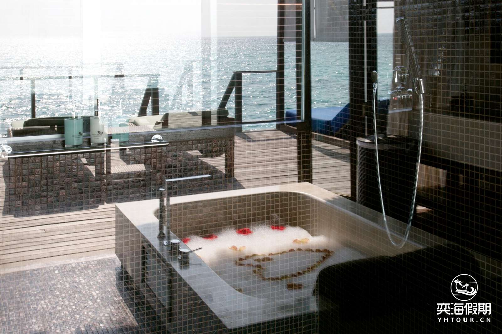 hithi_coco_residence2928__large.jpg