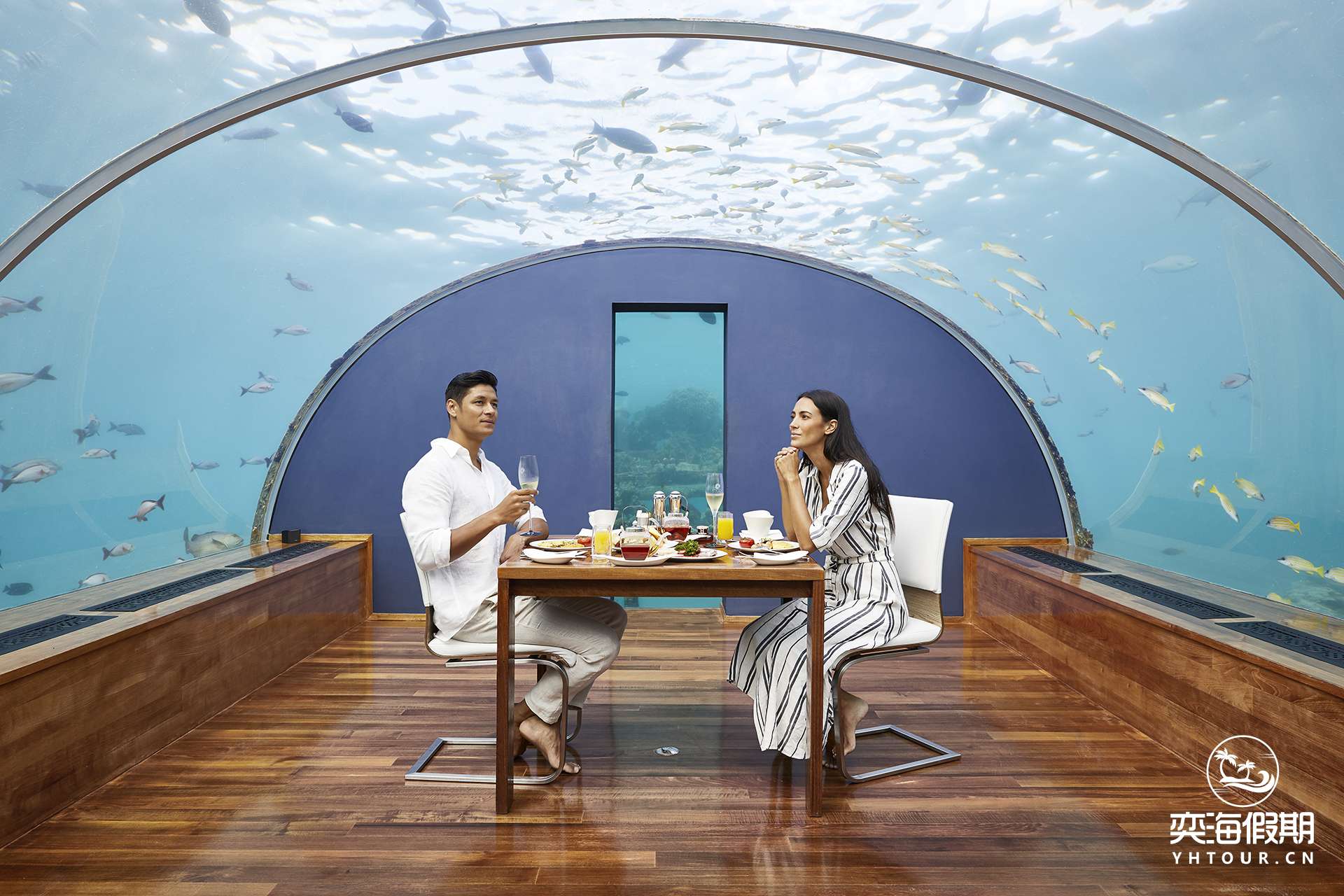 CMRI_Ithaa Undersea Restaurant_Talent_Couple_Exclusive Dining_Credit Justin Nicholas.jpg