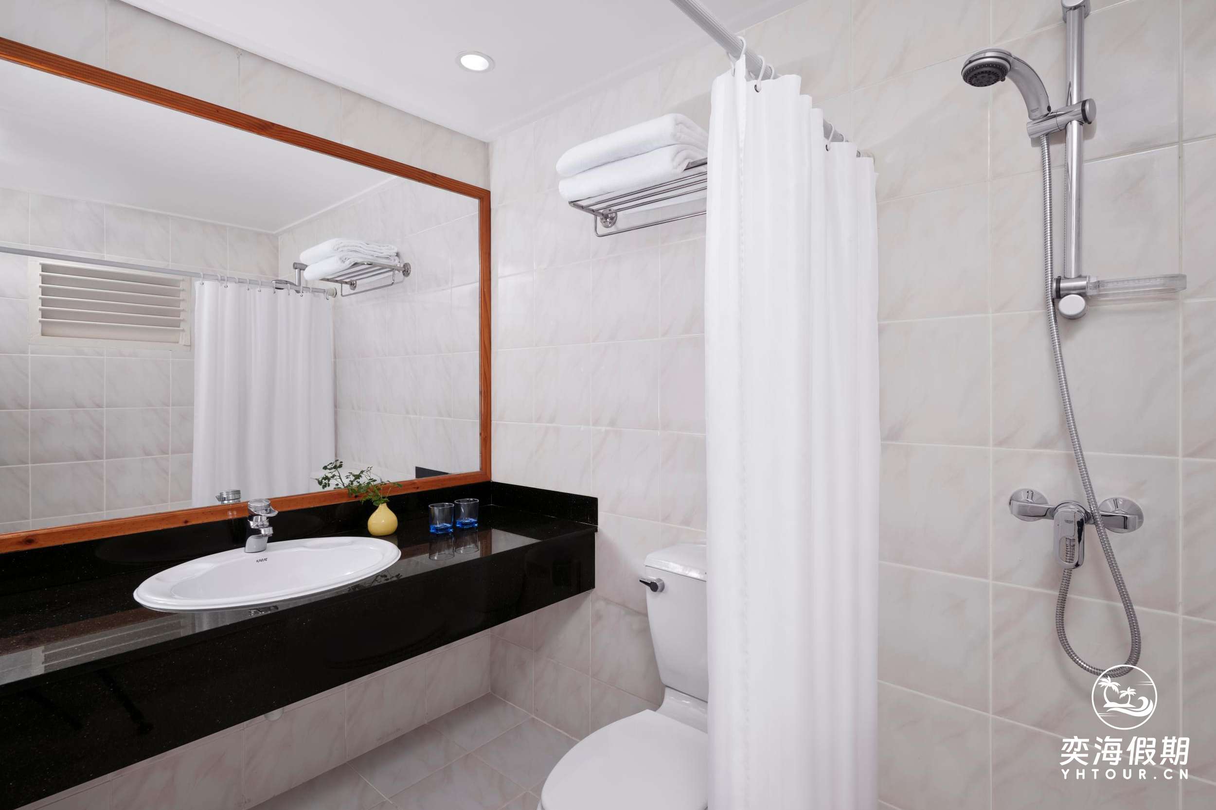 Villa Park - Beach Villa - Bathroom - Large.jpg