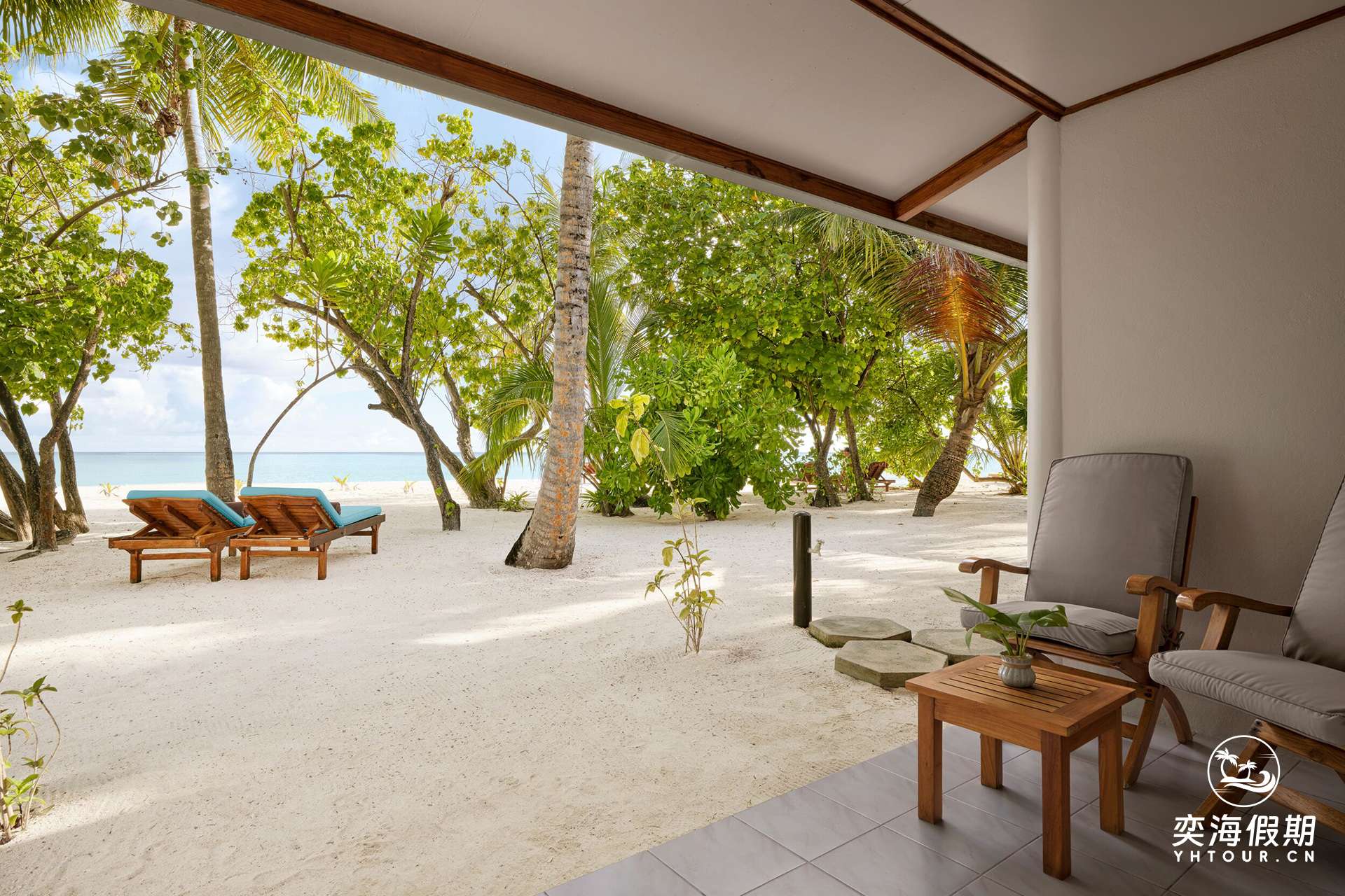 Villa Park - Beach Villa - Deck - Large.jpg