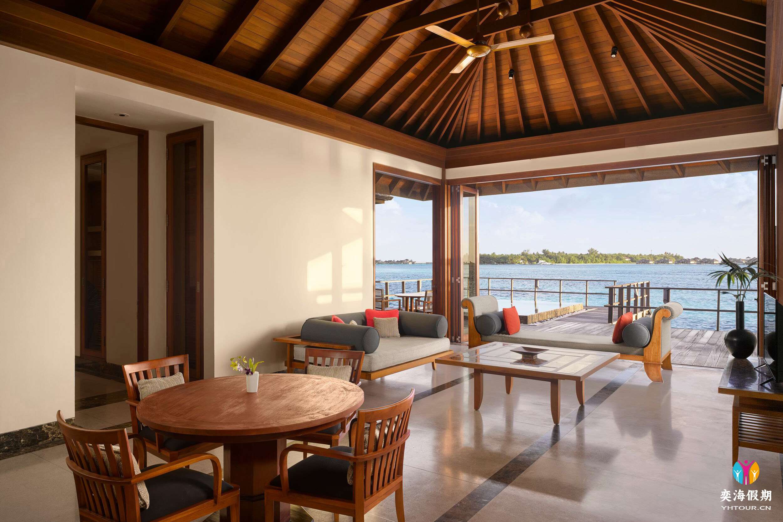 Villa Nautica - One Bedroom Ocean Suite with Pool - Living Room - Large.jpg