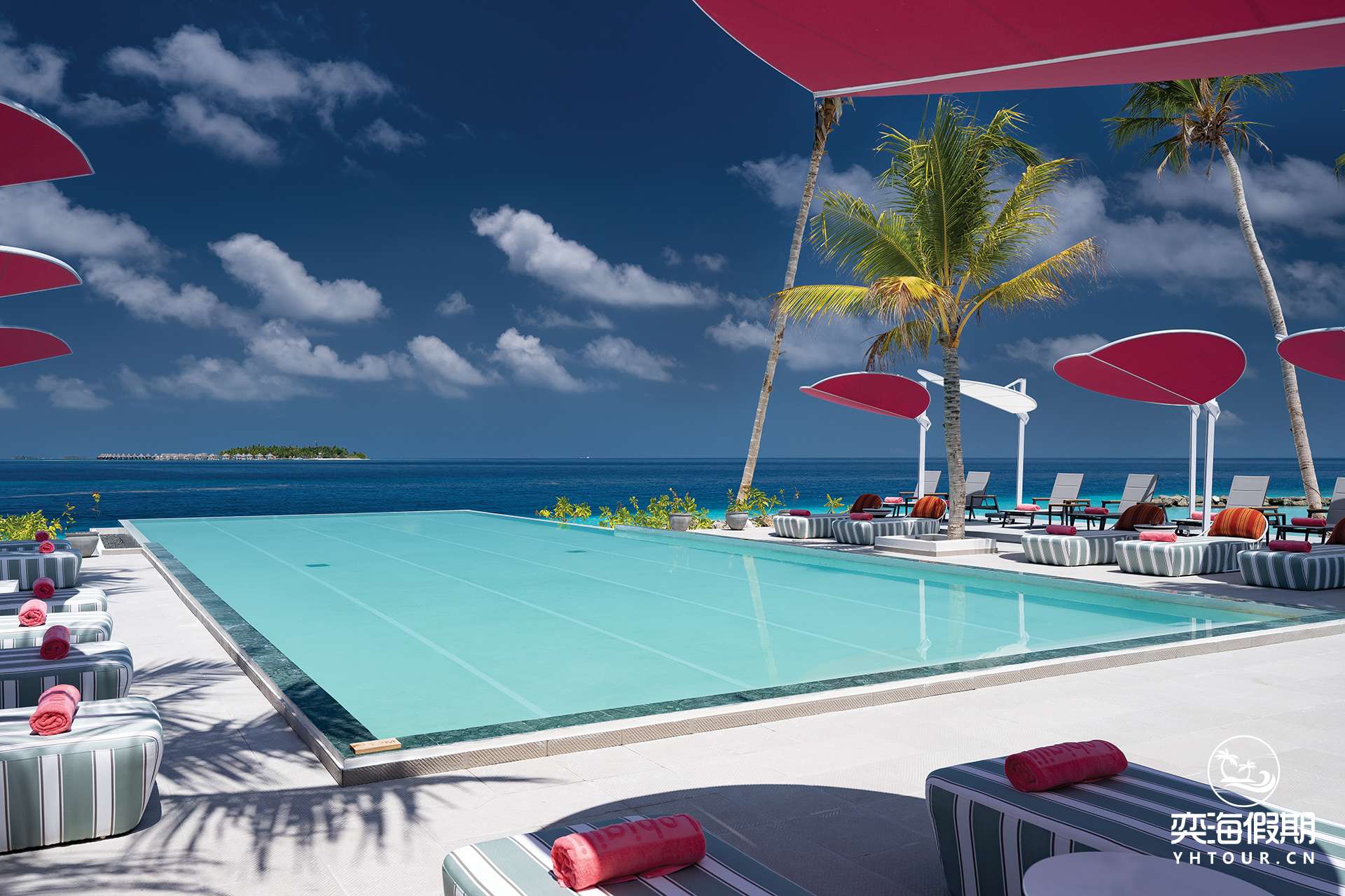 OBLU SELECT Lobigili - Swing Bar Poolside - 04.2022.jpg