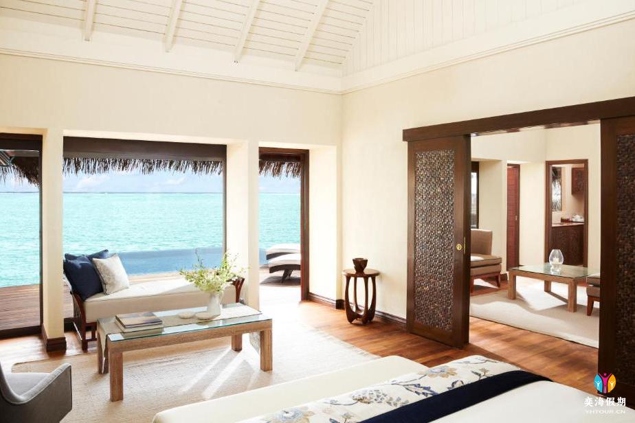 One Bedroom Ocean Suite with Pool (3).jpg