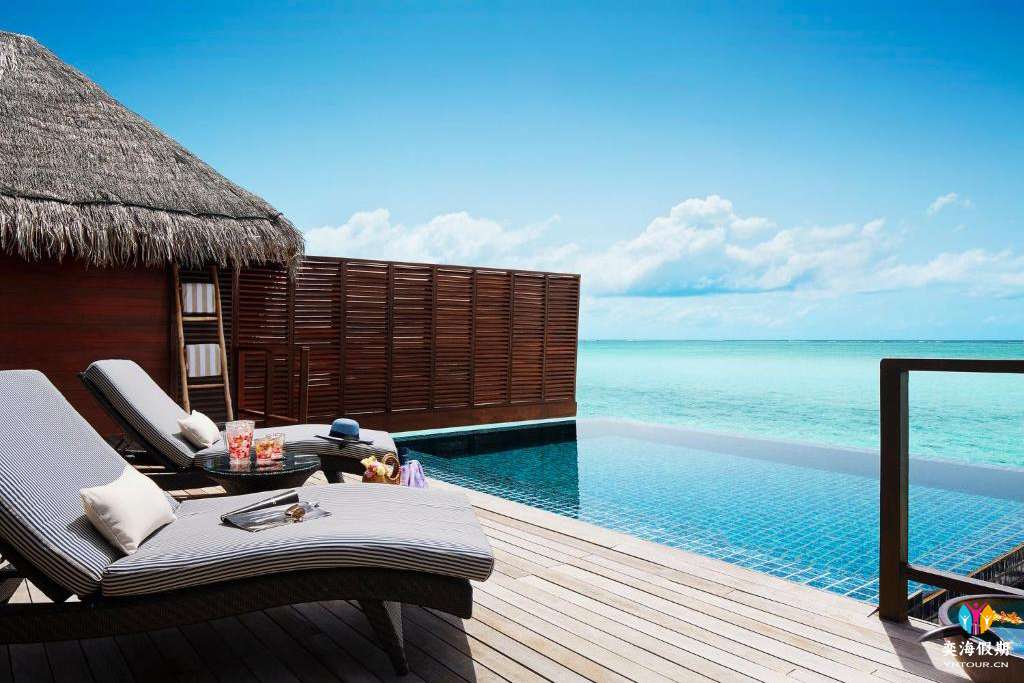 One Bedroom Ocean Suite with Pool (2).jpg