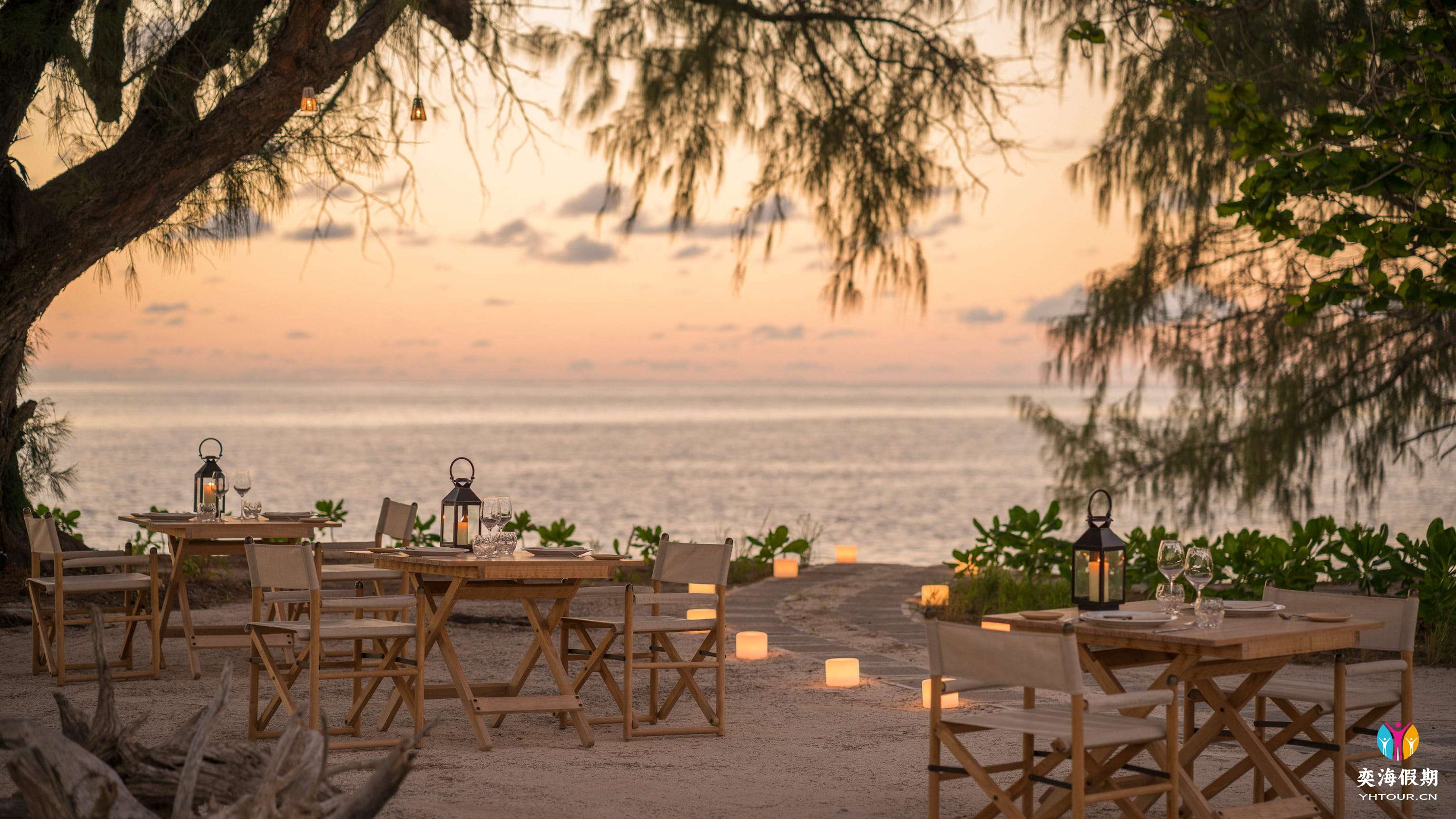 Desroches Restaurant1.jpg