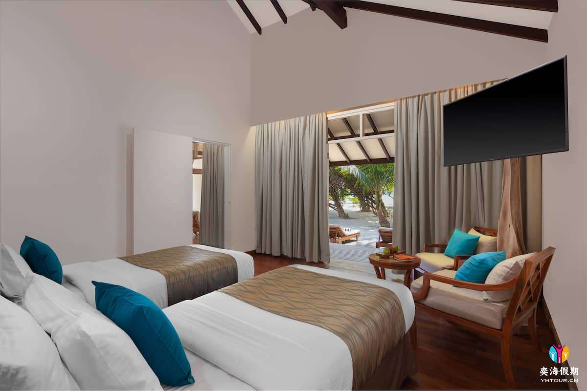 Deluxe Family Beach Villa (3).jpg