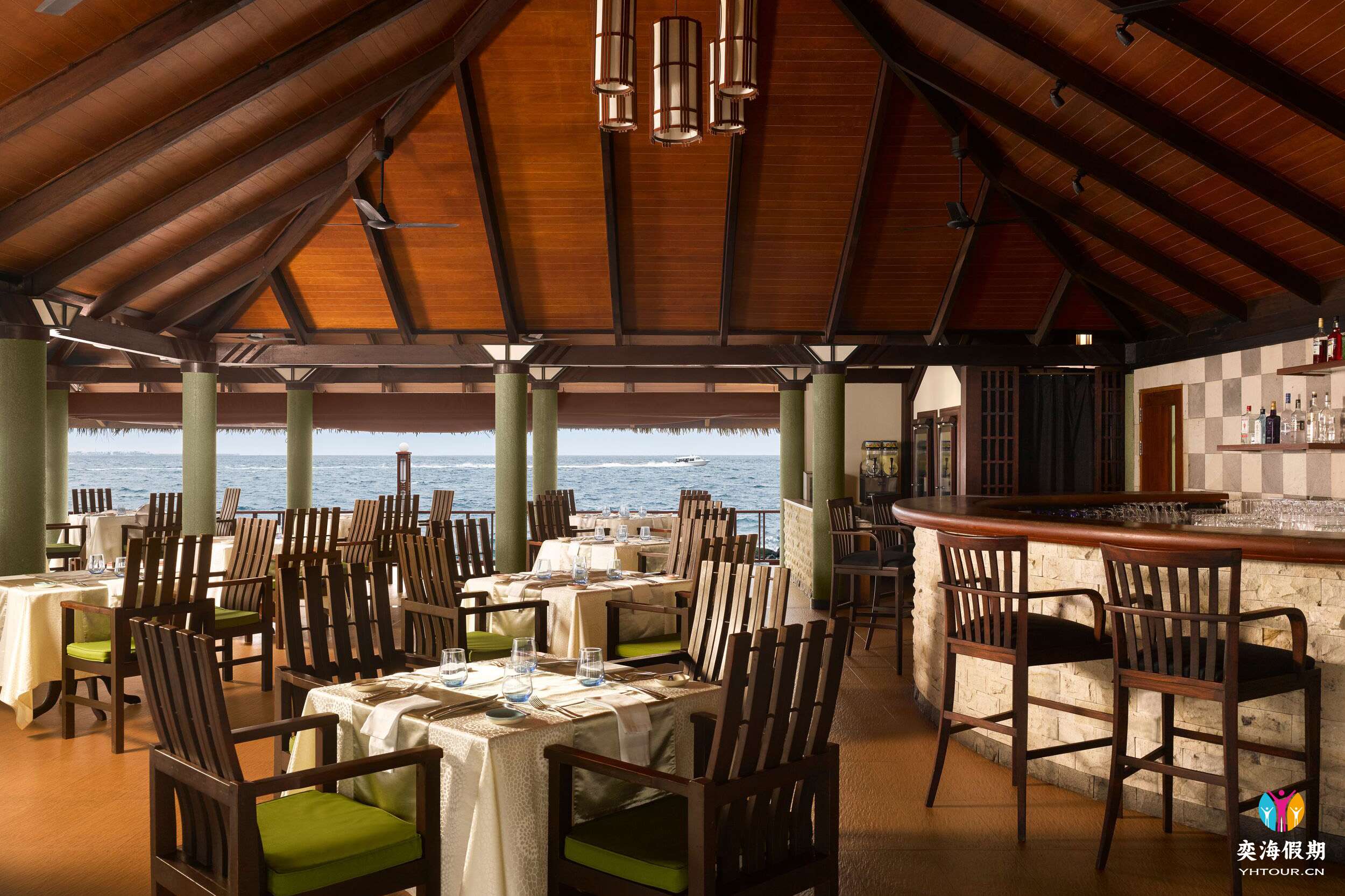 Villa Nautica - Ristorante al Tramanto - Seating - Large.jpg