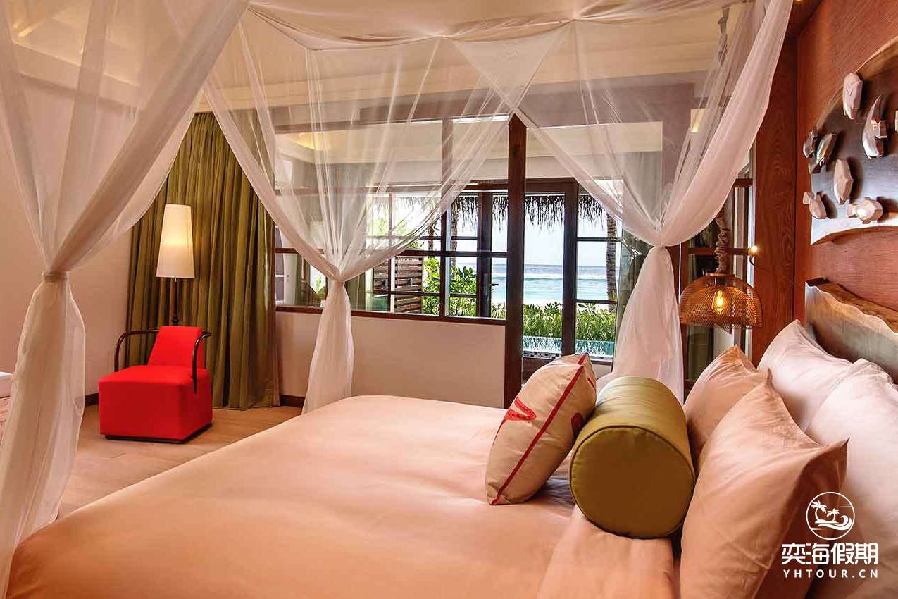 2 bedroom beach pool suite (3).jpg
