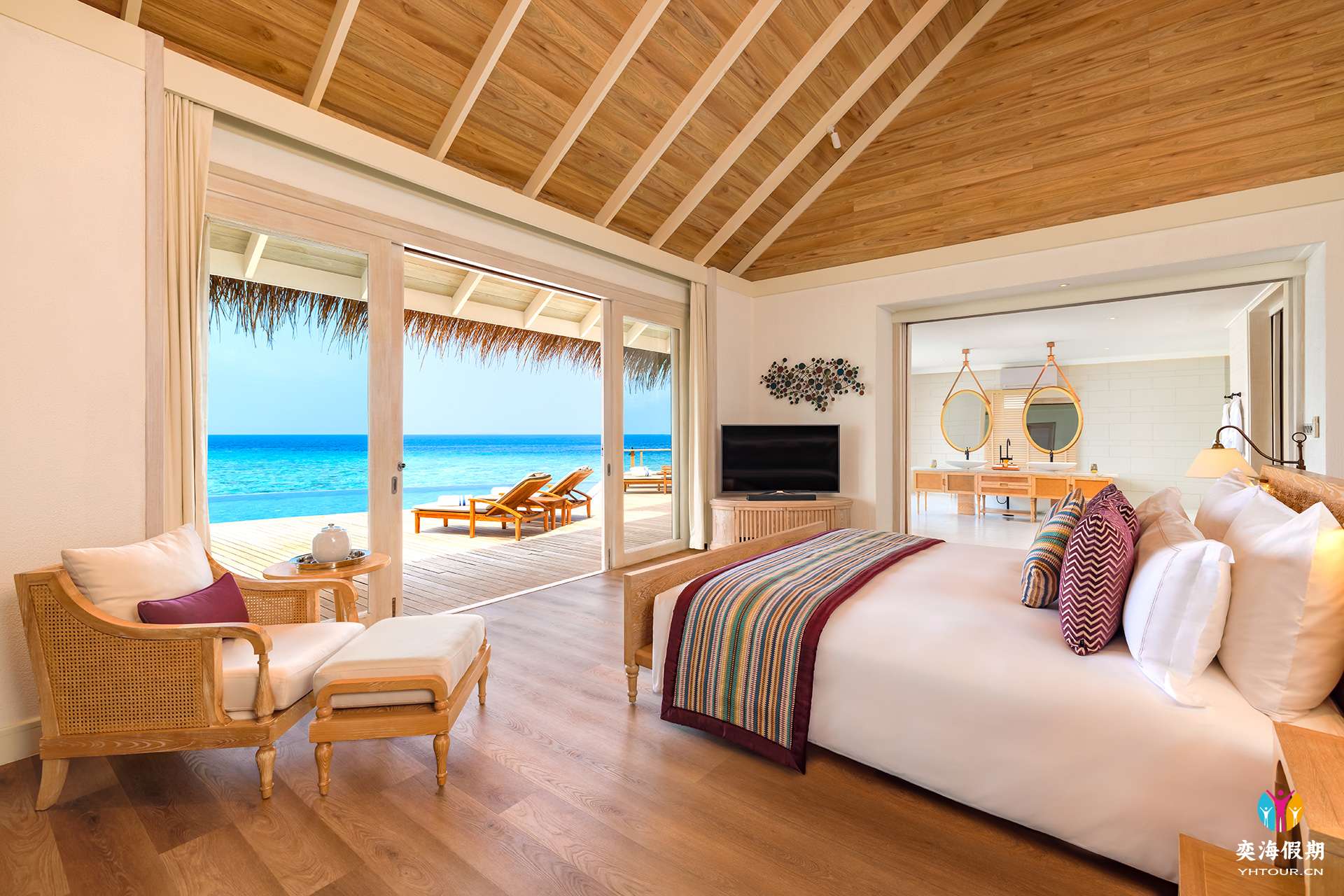 Milaidhoo Ocean Residence_Master Bedroom (2).jpg