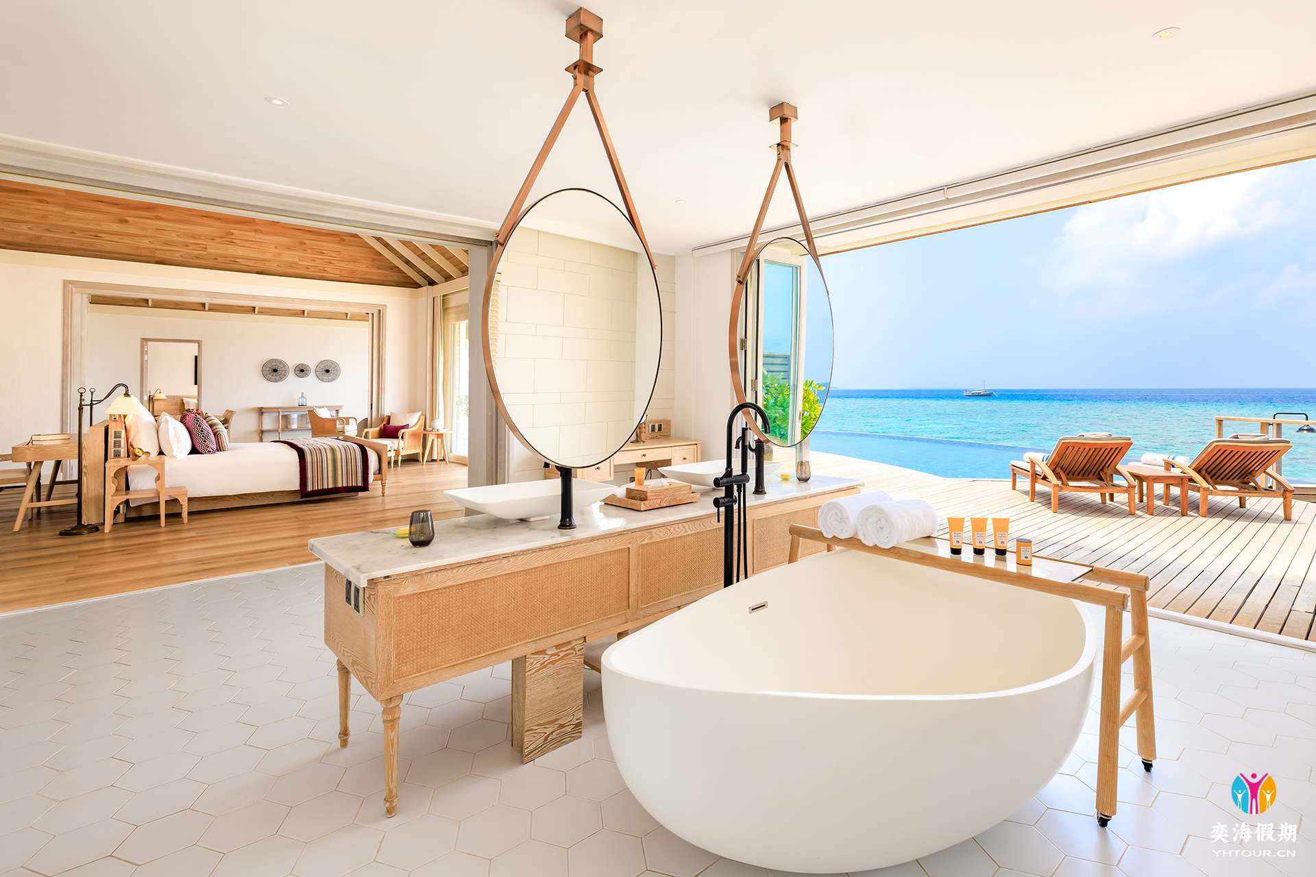 Milaidhoo Ocean Residence_Master Bathroom.jpg