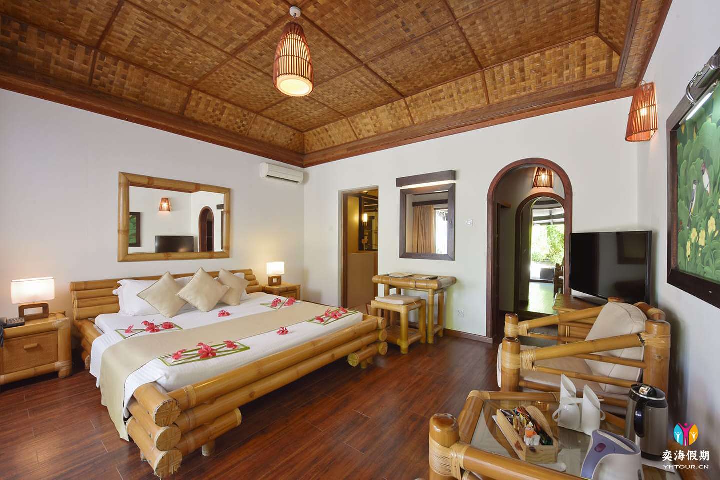 Superior Beach bungalow (1).jpg